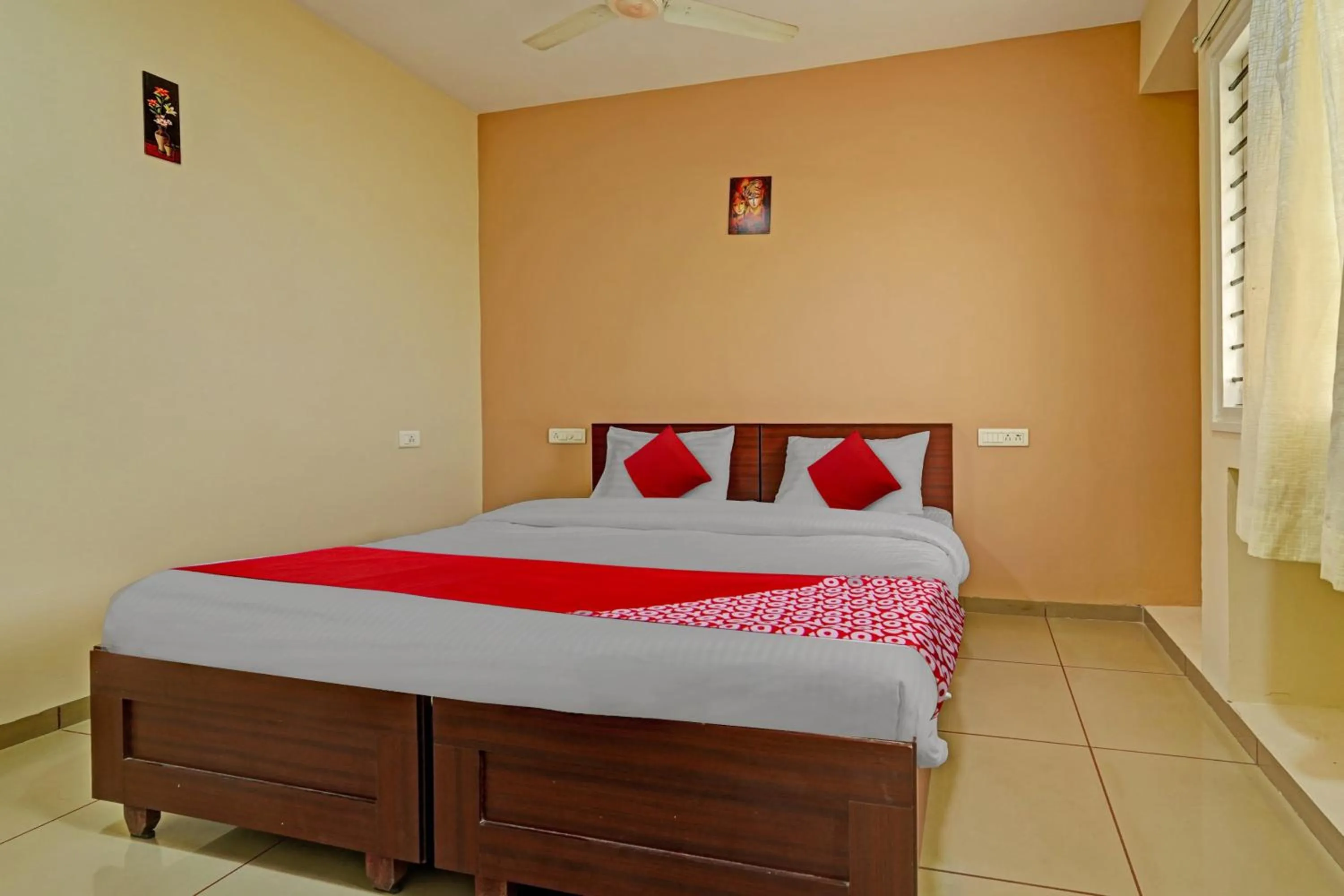 Bedroom, Bed in Hotel O Indra Suites