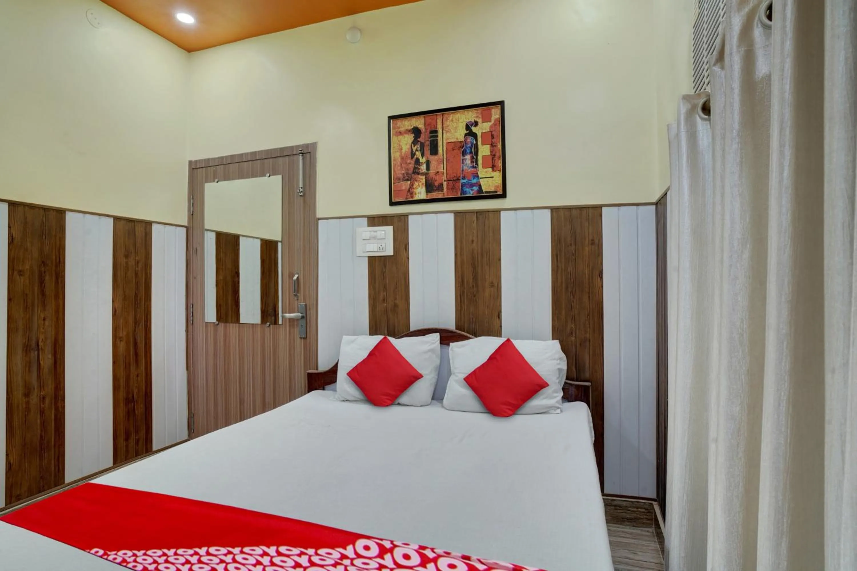 Facade/entrance, Bed in Super Hotel O Om Shriyam Banquet And Heritage