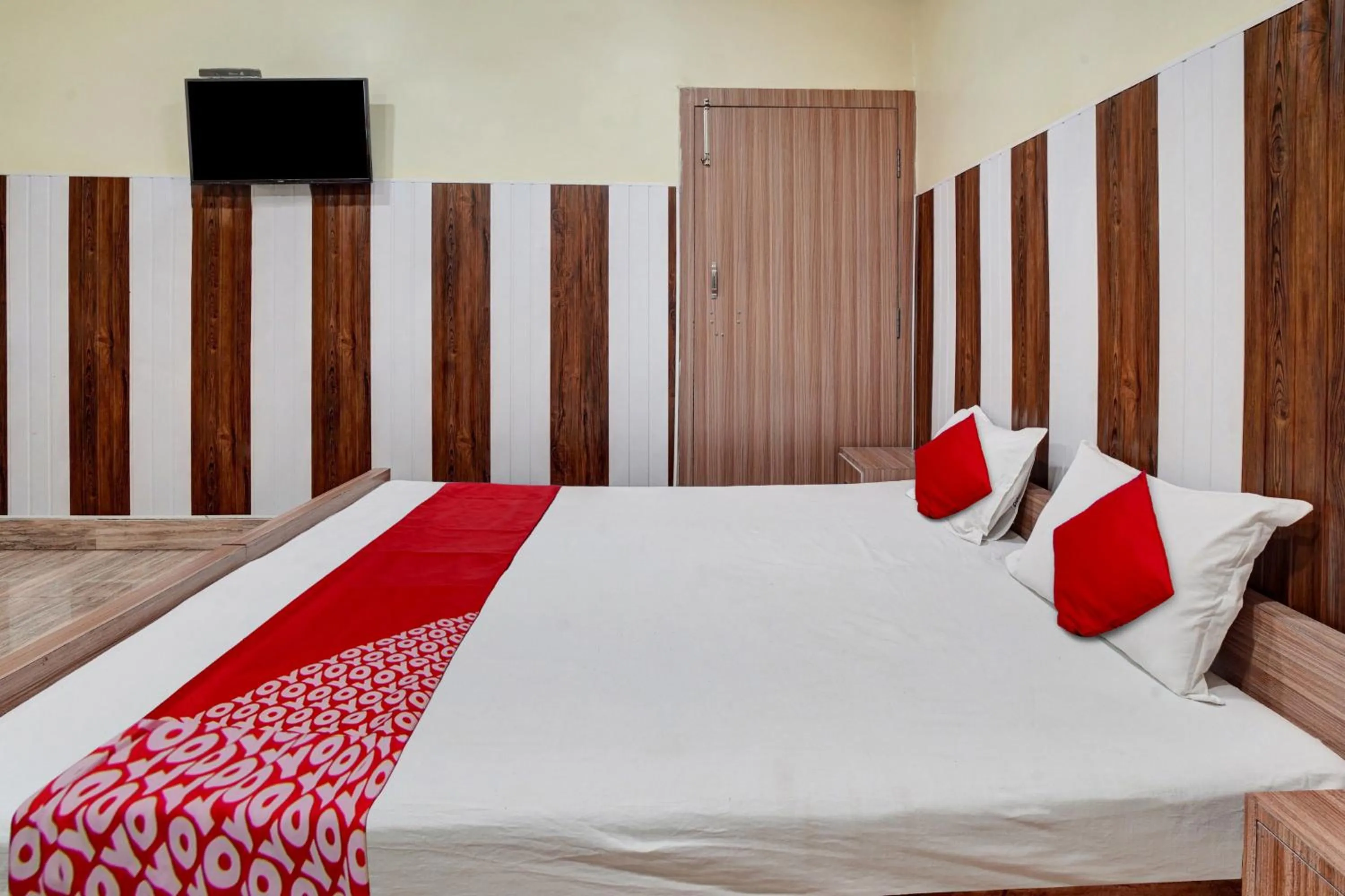 Facade/entrance, Bed in Super Hotel O Om Shriyam Banquet And Heritage