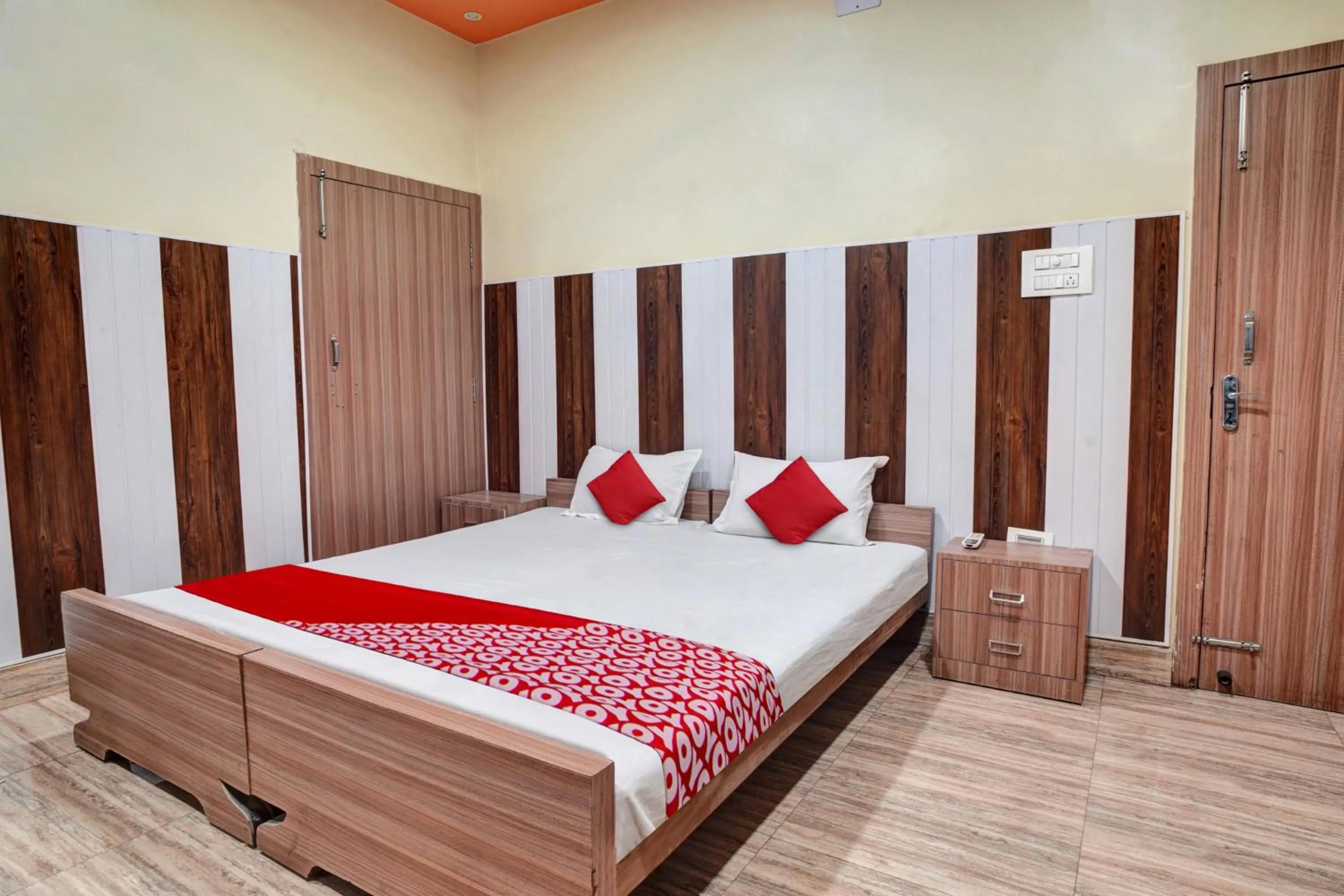 Lobby or reception, Bed in Super Hotel O Om Shriyam Banquet And Heritage