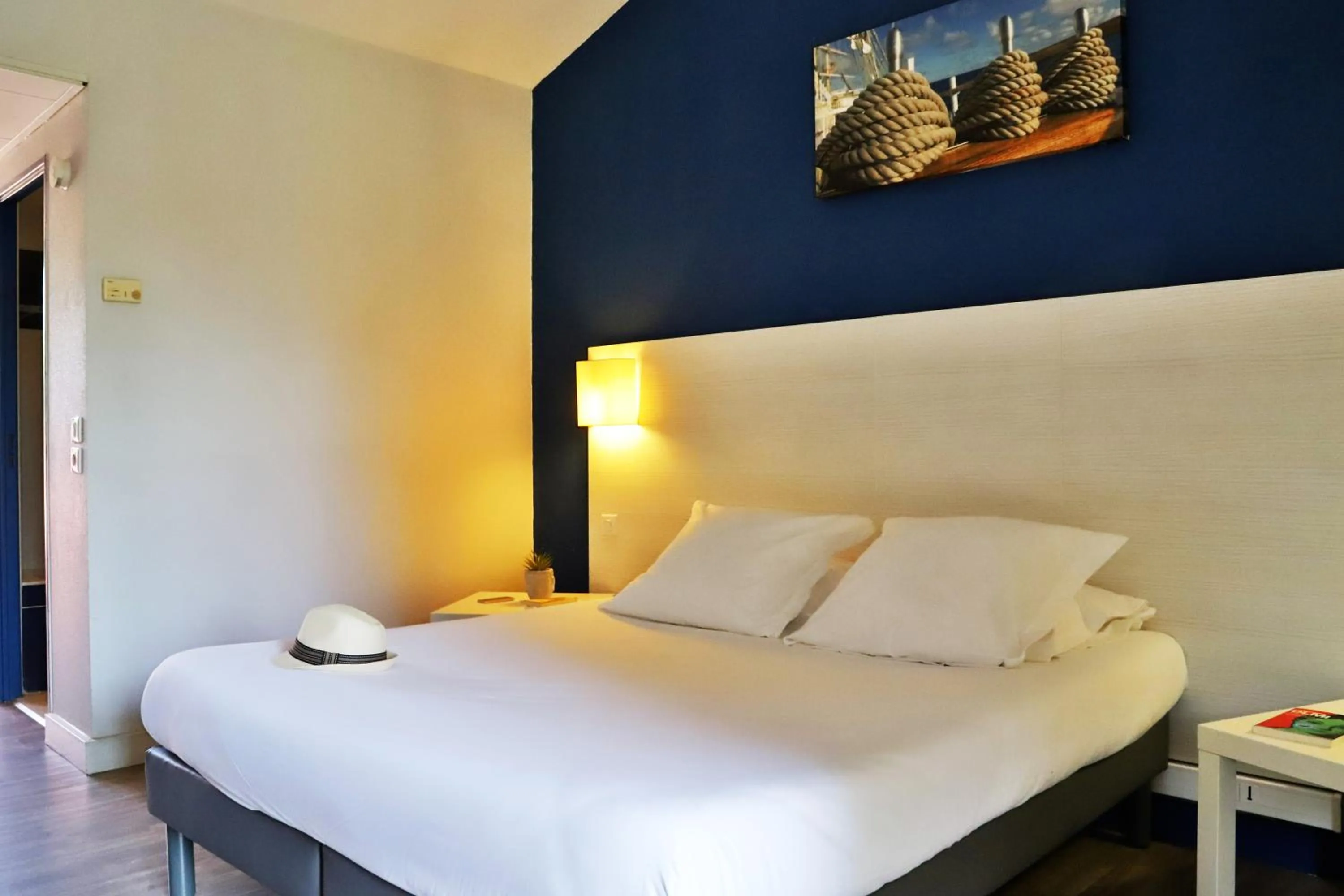 Bedroom, Bed in SOWELL RESIDENCES Les Hameaux de Camargue