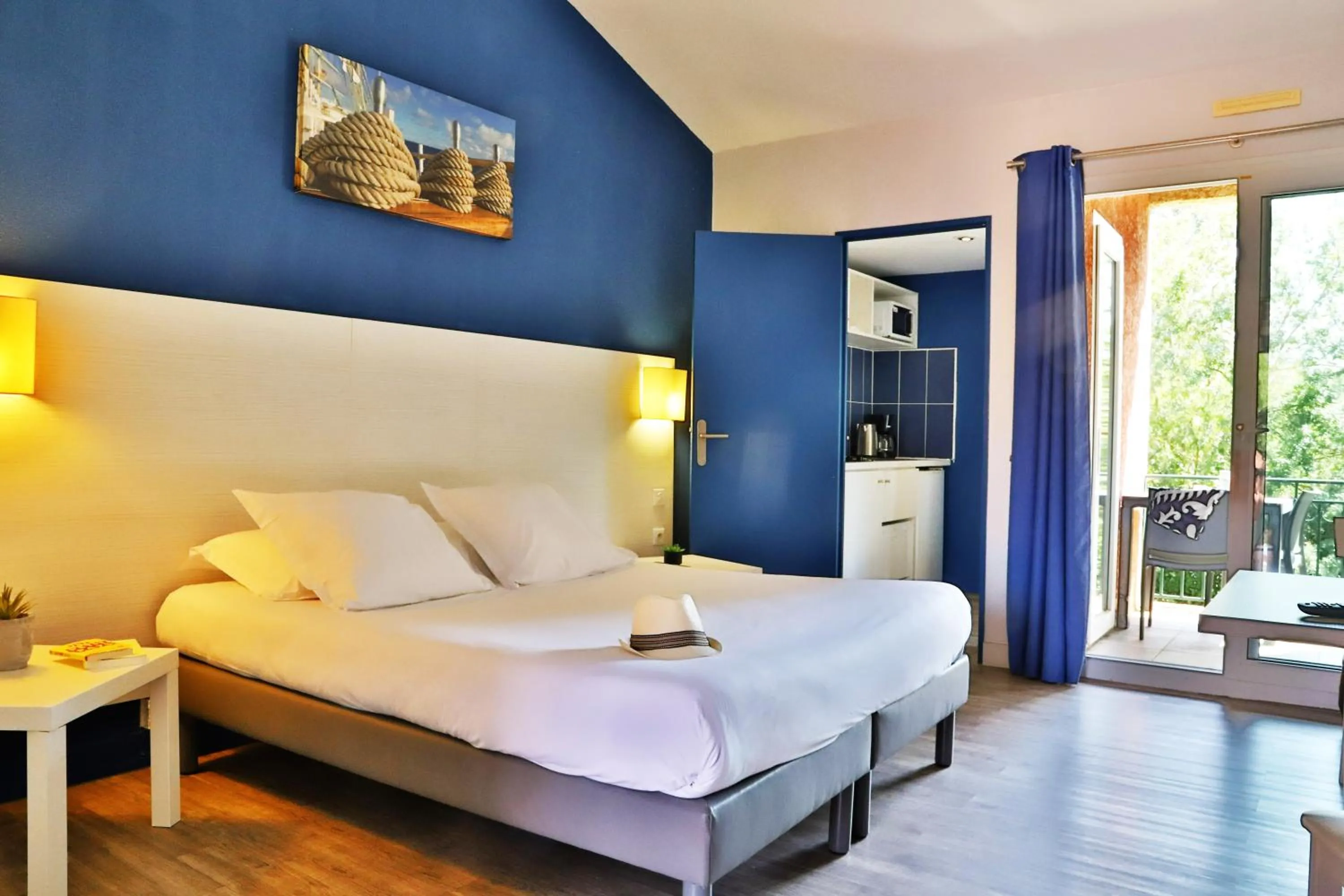 Photo of the whole room, Bed in SOWELL RESIDENCES Les Hameaux de Camargue