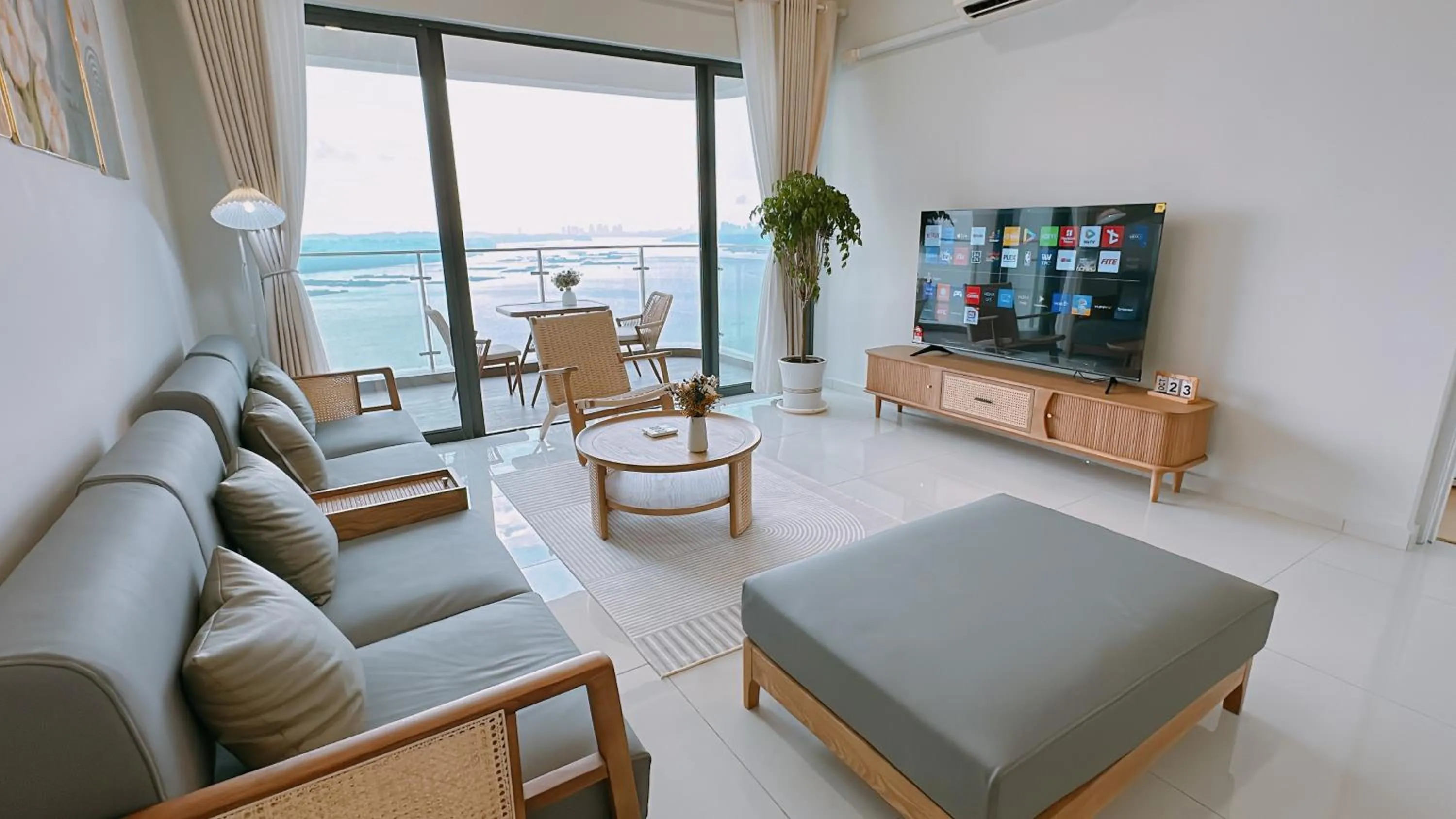 Communal lounge/ TV room, Seating Area in Sea View Country Garden Danga bay by Neo Suites