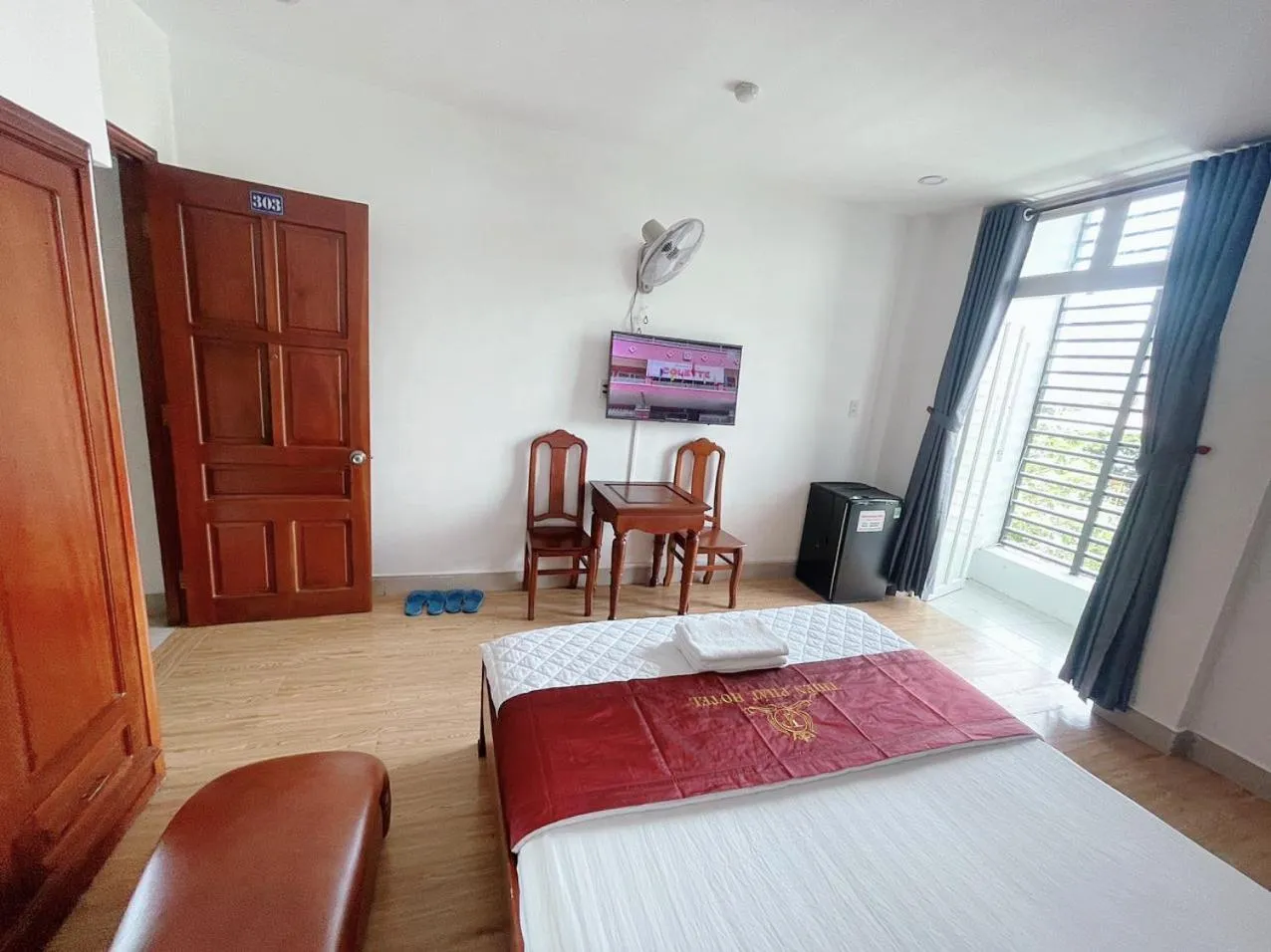 Communal lounge/ TV room, Bed in Thiên Phát Hotel - SECC