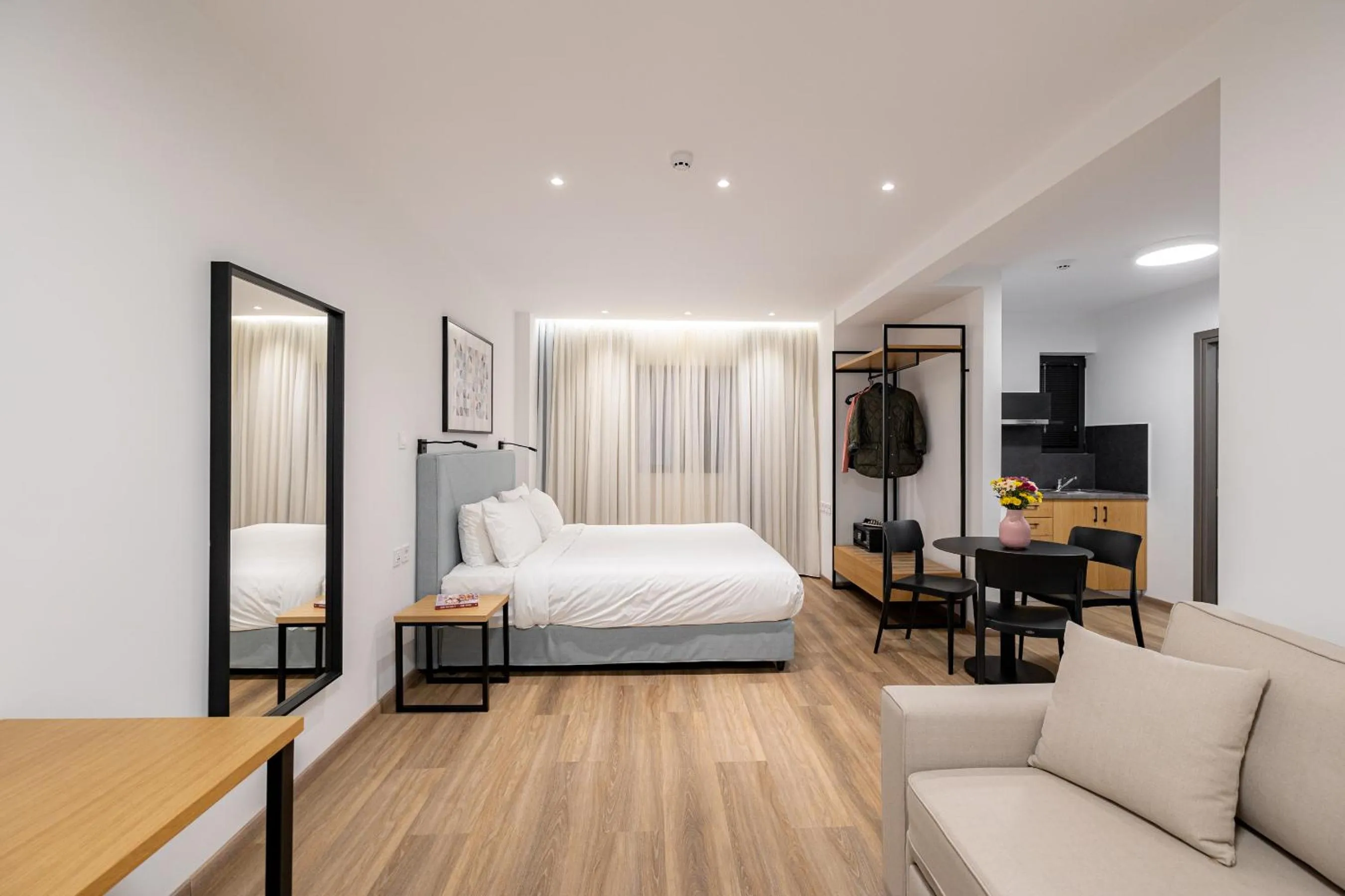 Photo of the whole room, Bed in Earos Urban Living