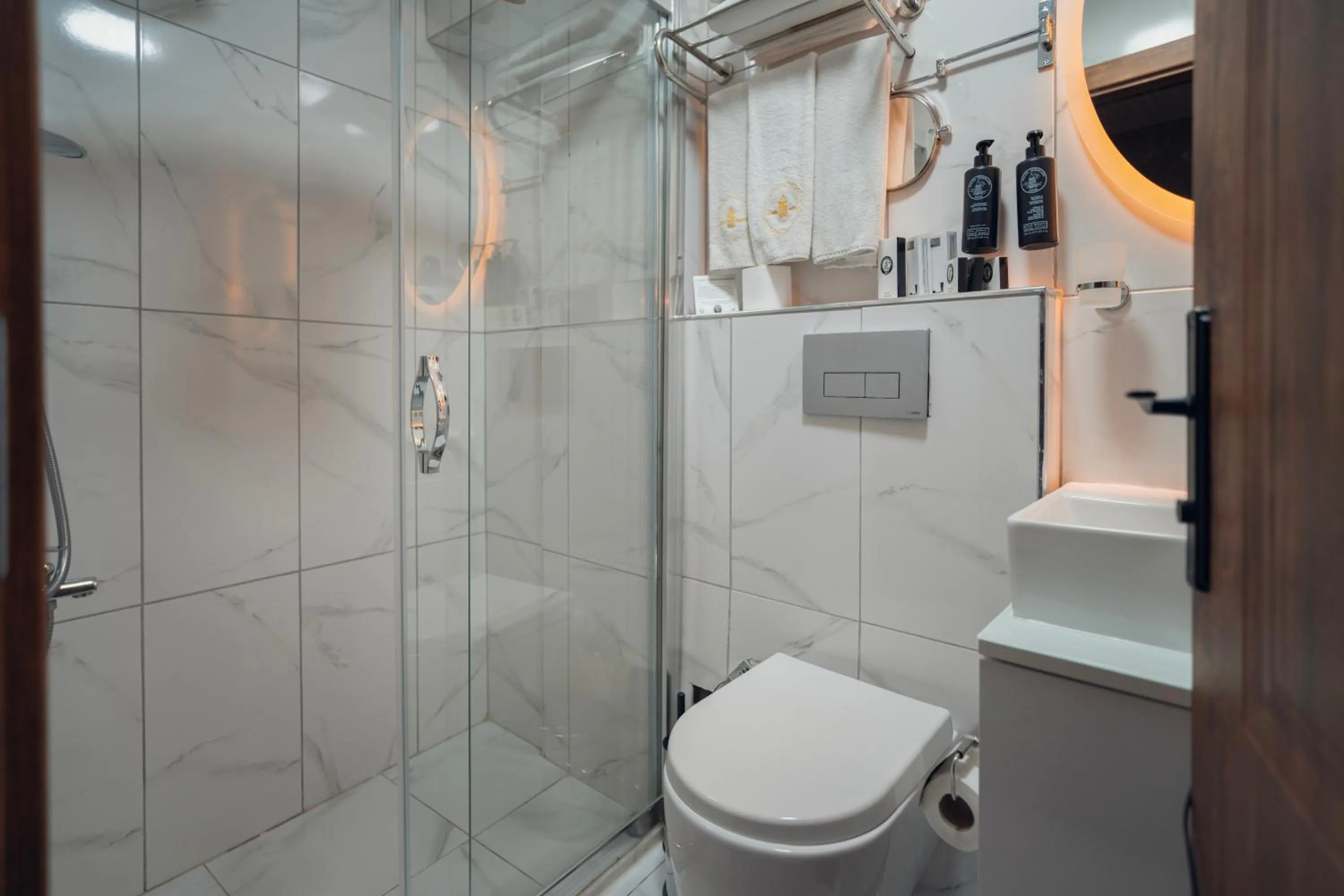 Shower in Galata Greenland Hotel