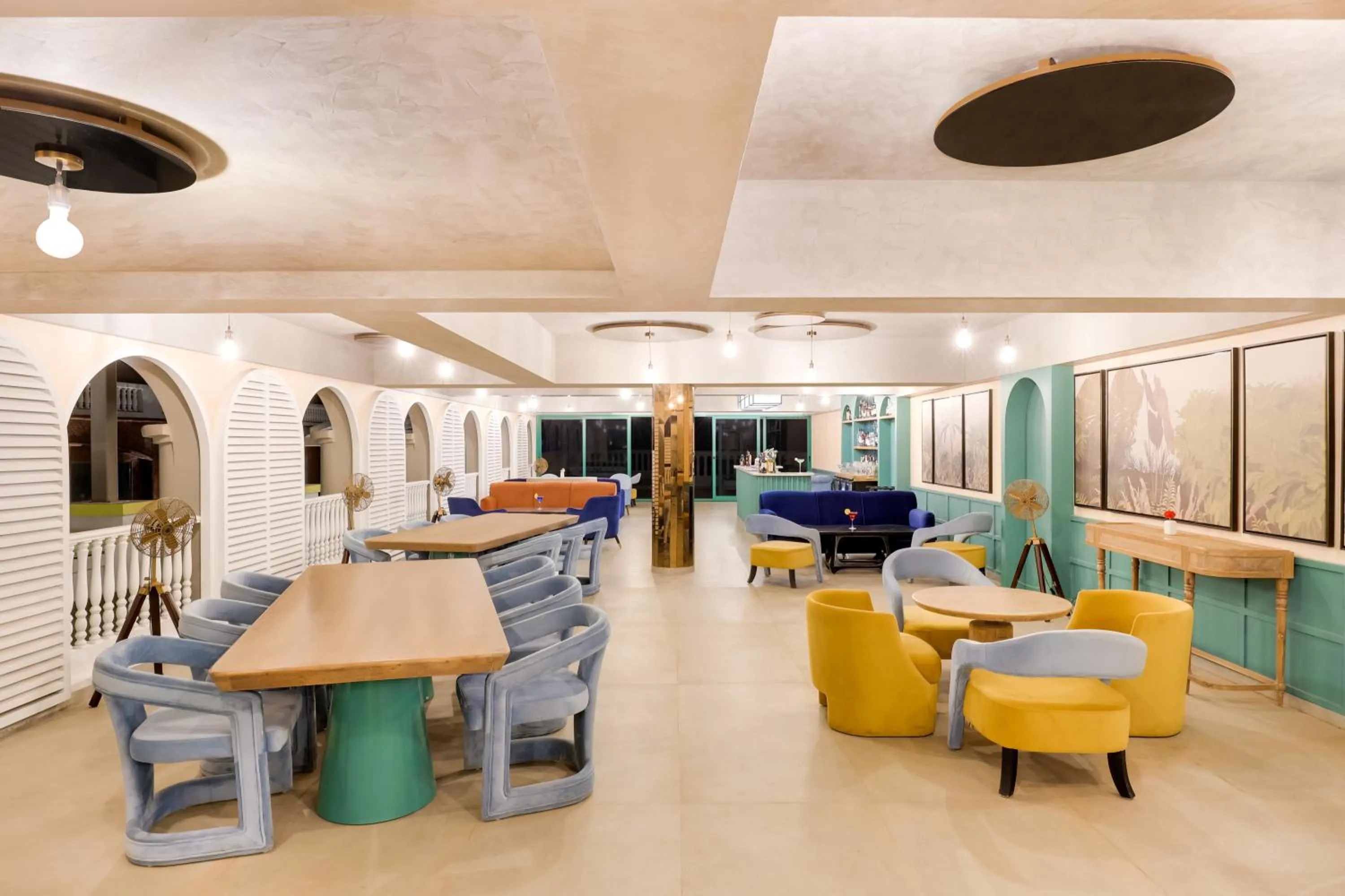 Communal lounge/ TV room in Grand Mercure Goa Candolim - An Accor Hotels Brand