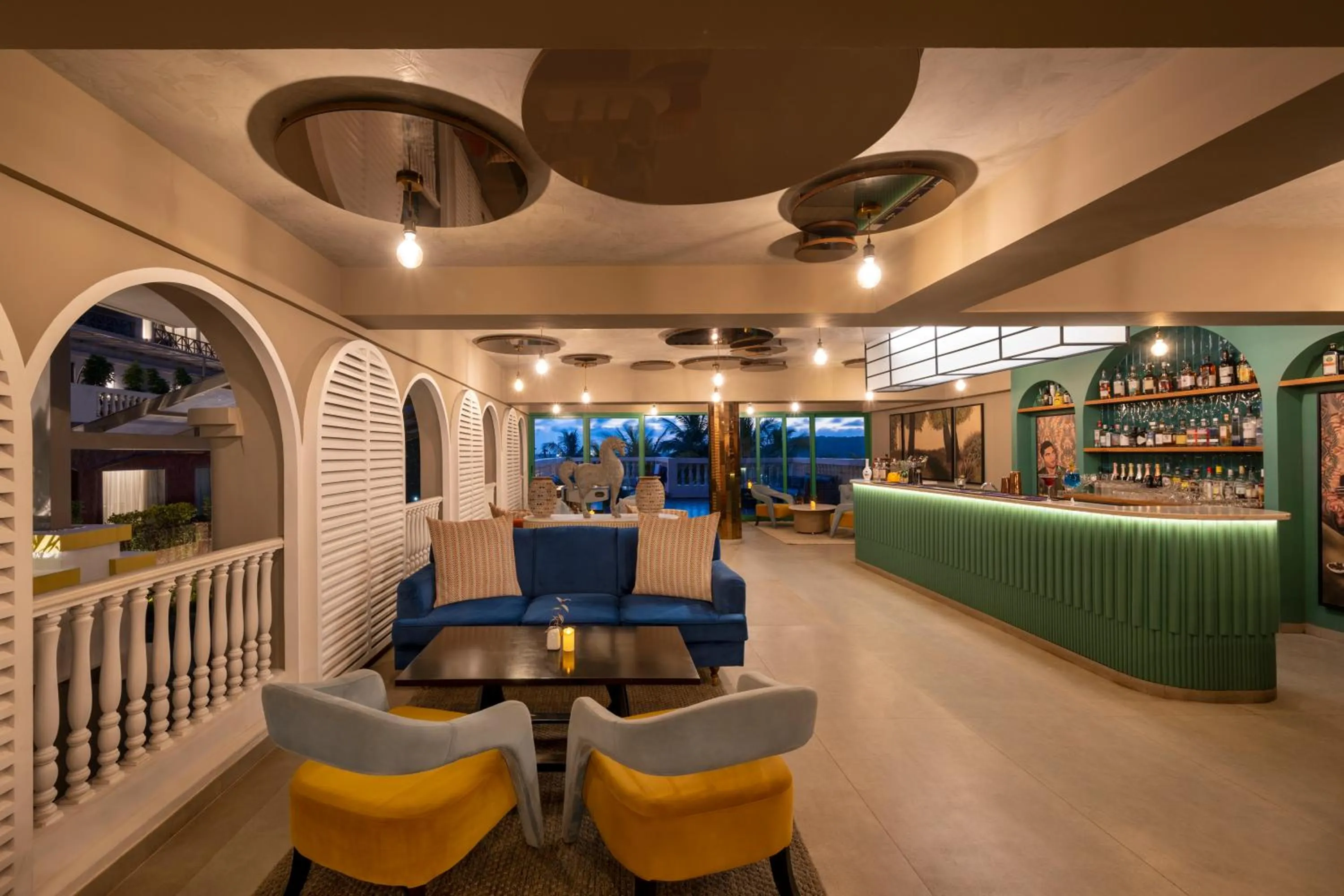 Lounge or bar in Grand Mercure Goa Candolim - An Accor Hotels Brand