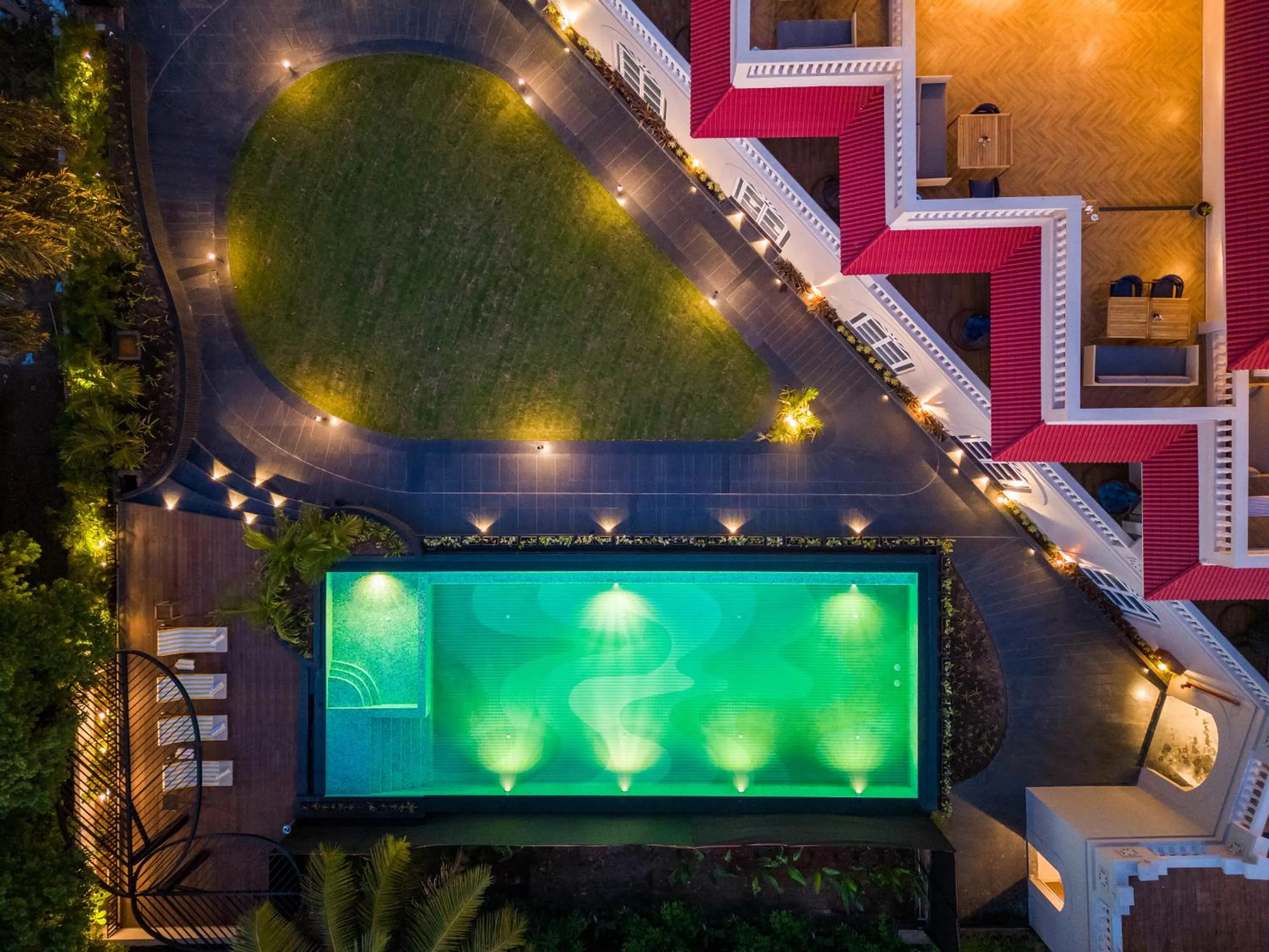 Swimming pool in Grand Mercure Goa Candolim - An Accor Hotels Brand