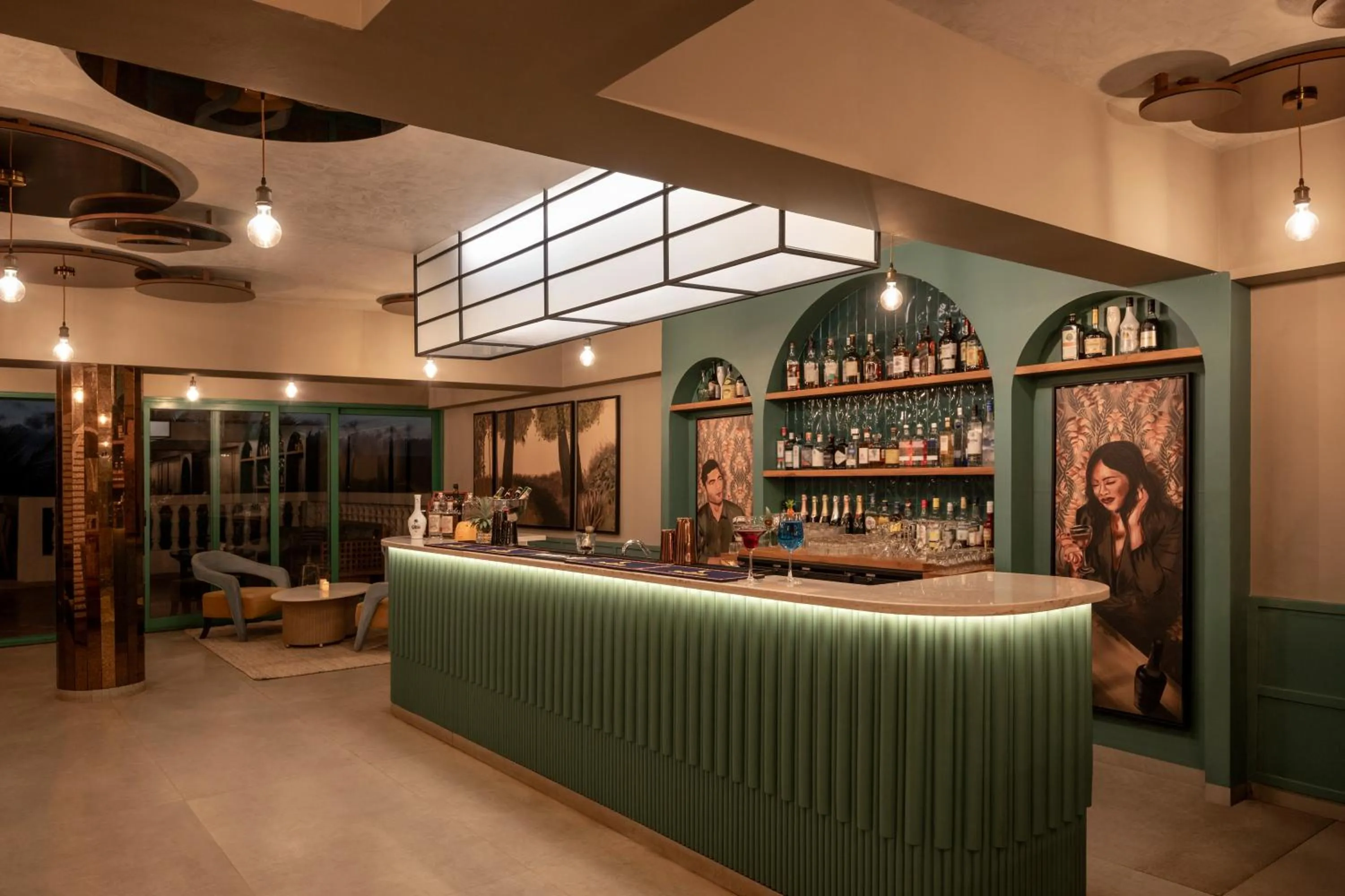 Lounge or bar in Grand Mercure Goa Candolim - An Accor Hotels Brand