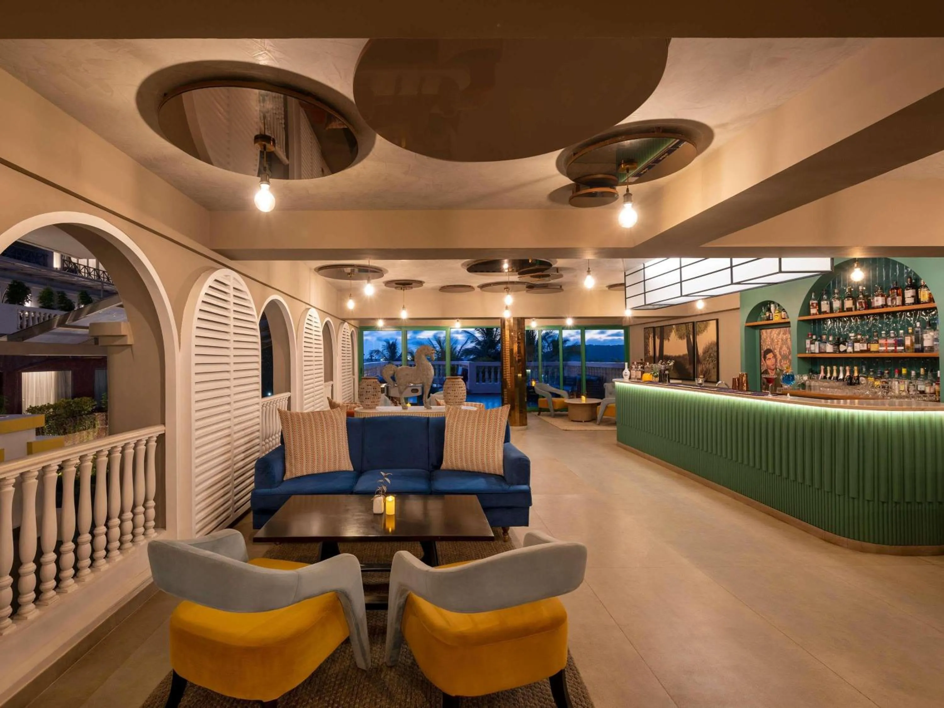 Lounge or bar in Grand Mercure Goa Candolim - An Accor Hotels Brand