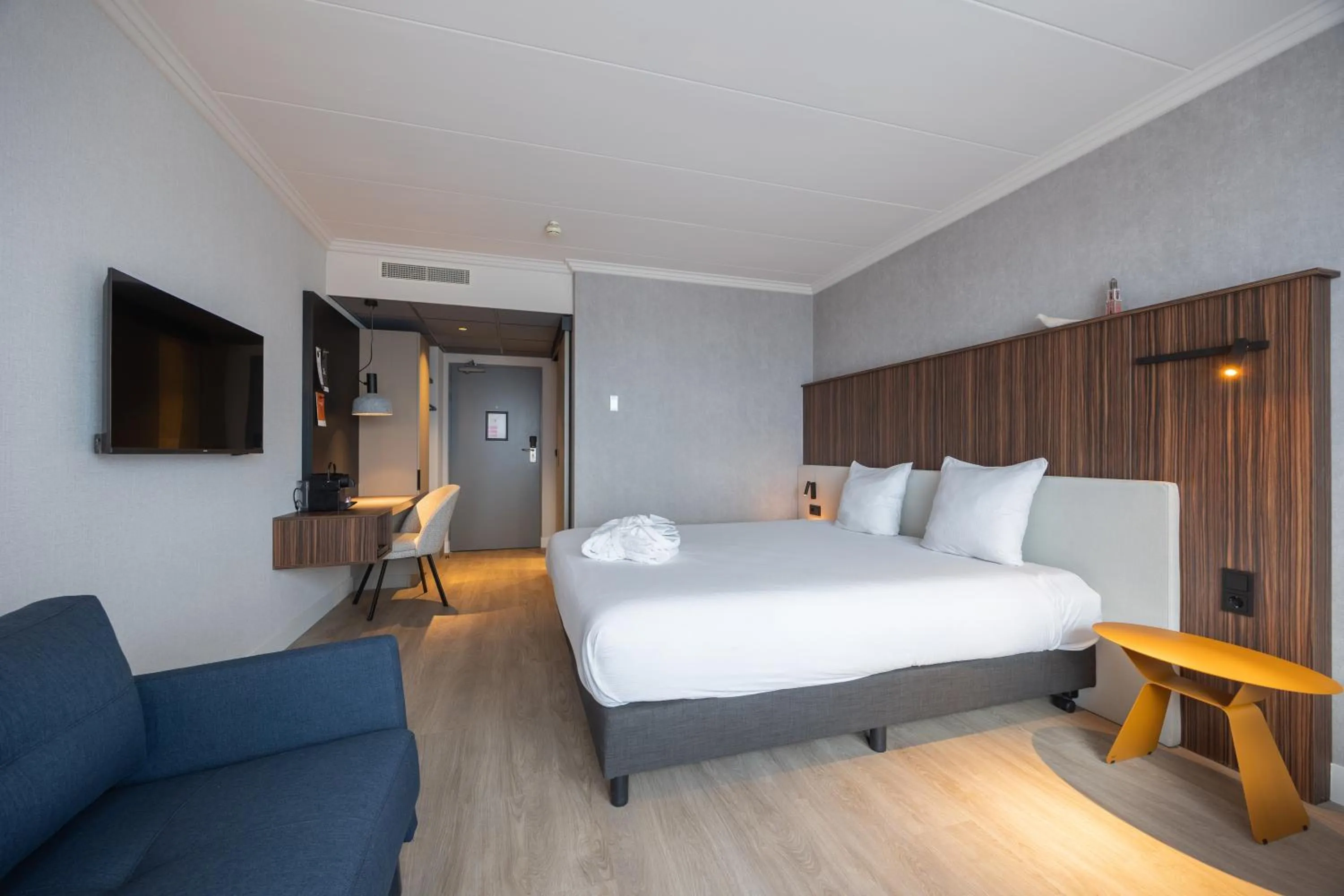 Photo of the whole room, Bed in Postillion Utrecht Bunnik