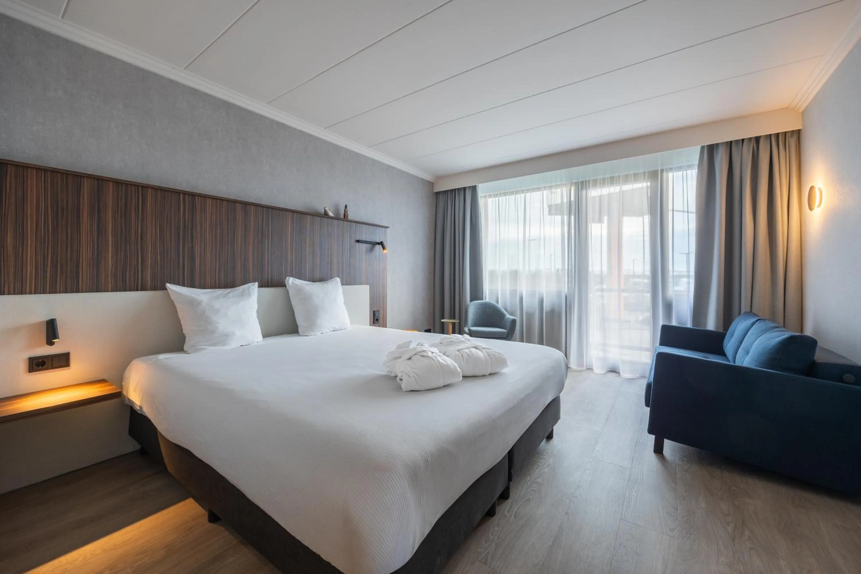 Photo of the whole room, Bed in Postillion Utrecht Bunnik