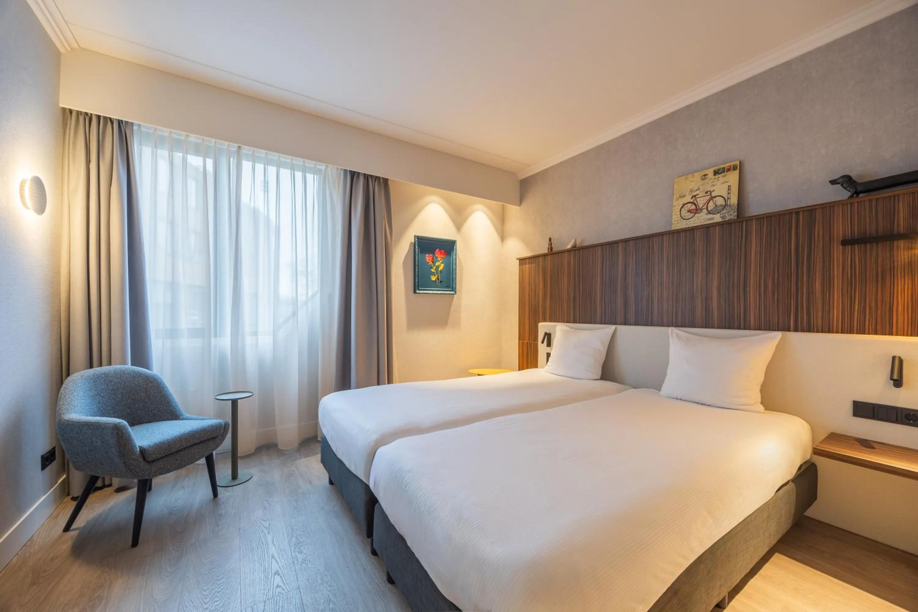 Photo of the whole room, Bed in Postillion Utrecht Bunnik