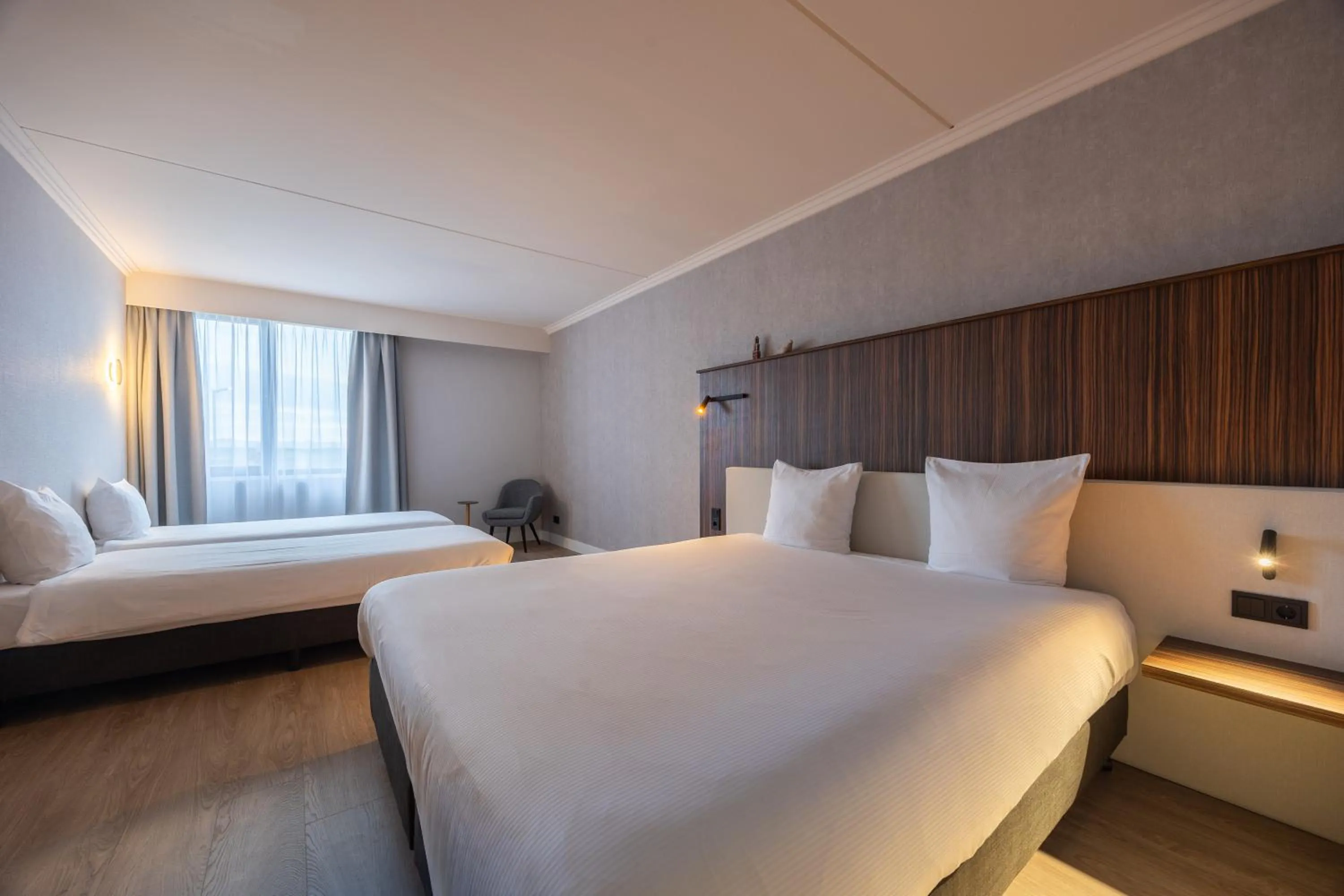 Photo of the whole room, Bed in Postillion Utrecht Bunnik