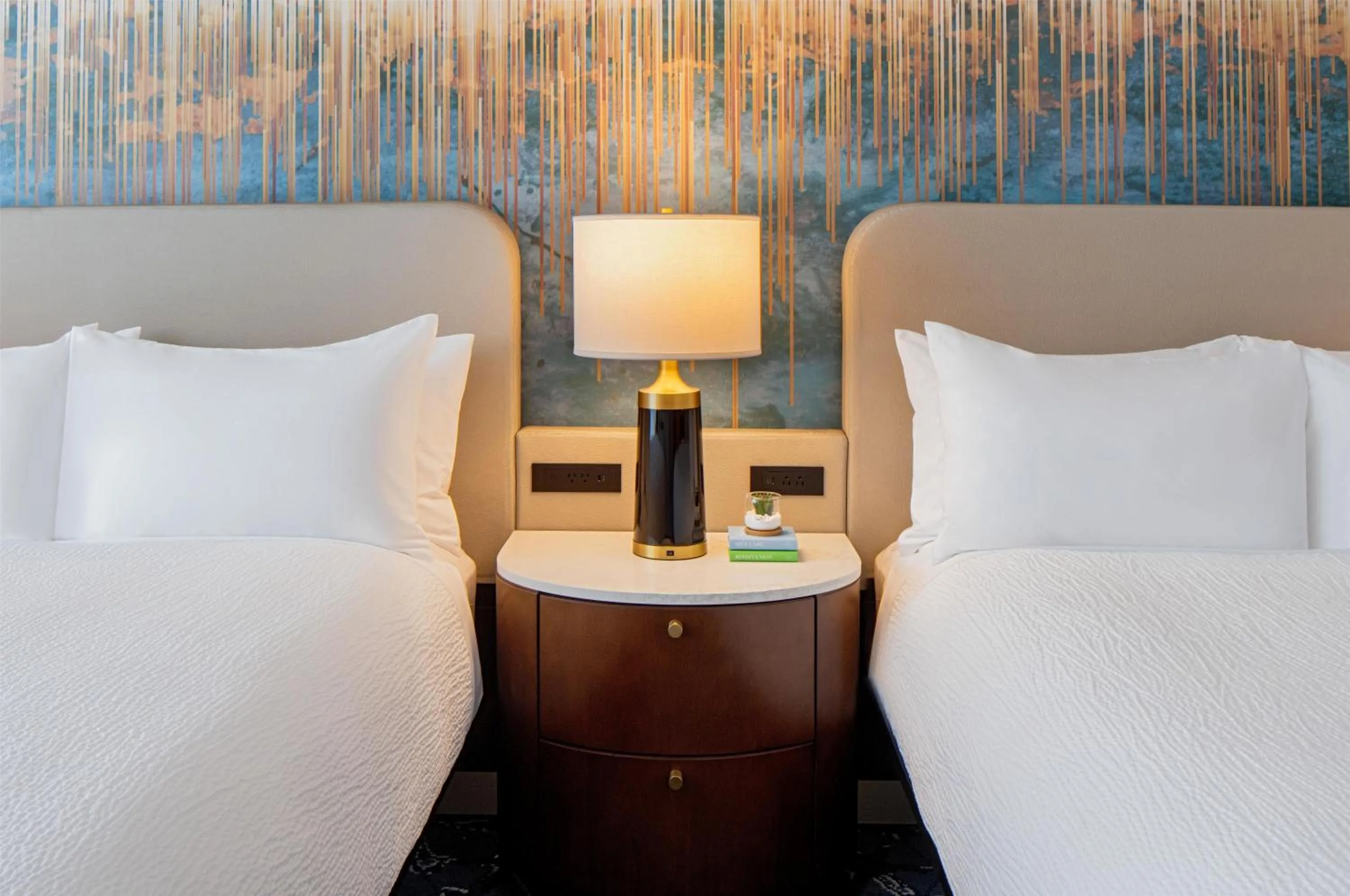 Bed in Tempo By Hilton Nashville Downtown