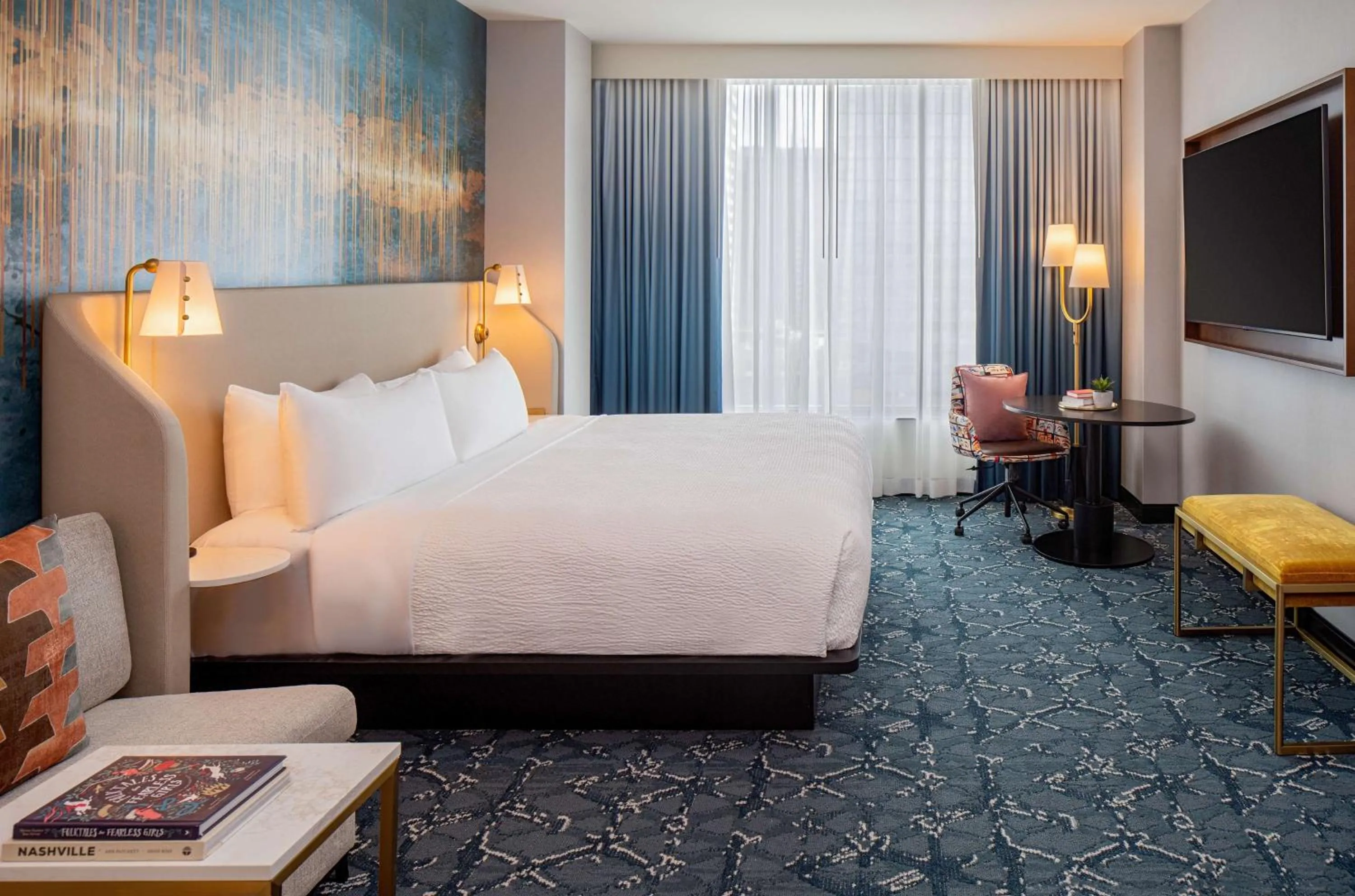 Bed in Tempo By Hilton Nashville Downtown