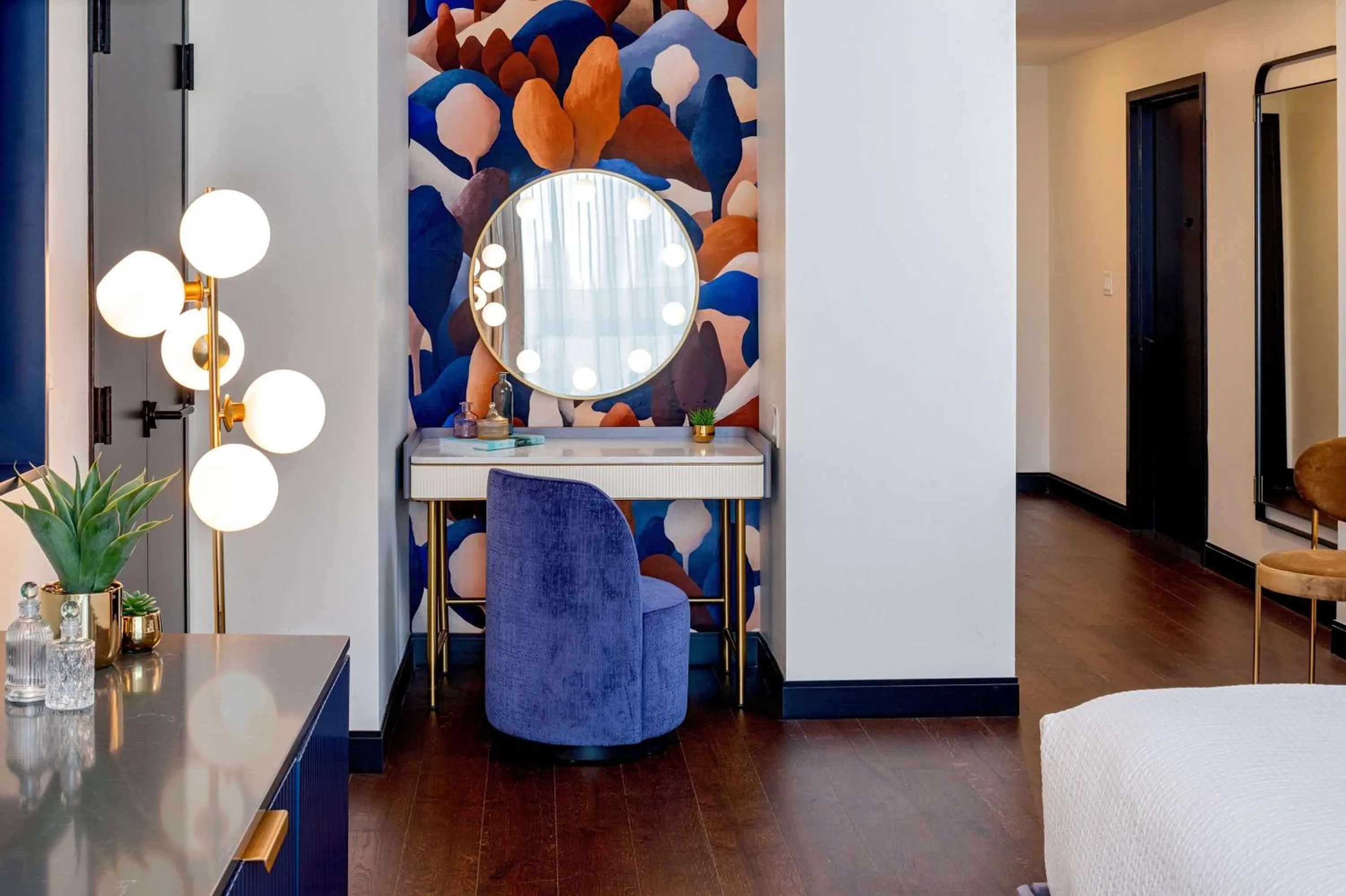 Bedroom, Bed in Tempo By Hilton Nashville Downtown