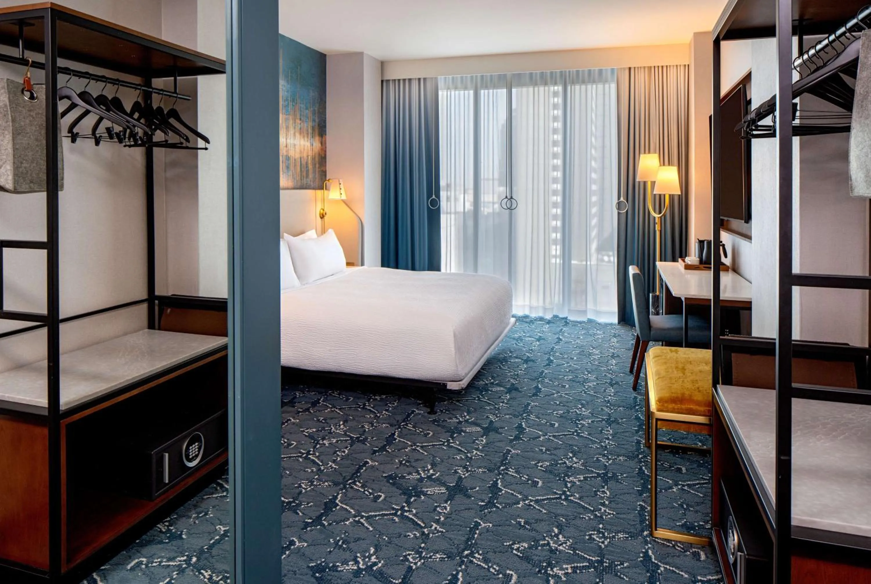 Bedroom, Bed in Tempo By Hilton Nashville Downtown