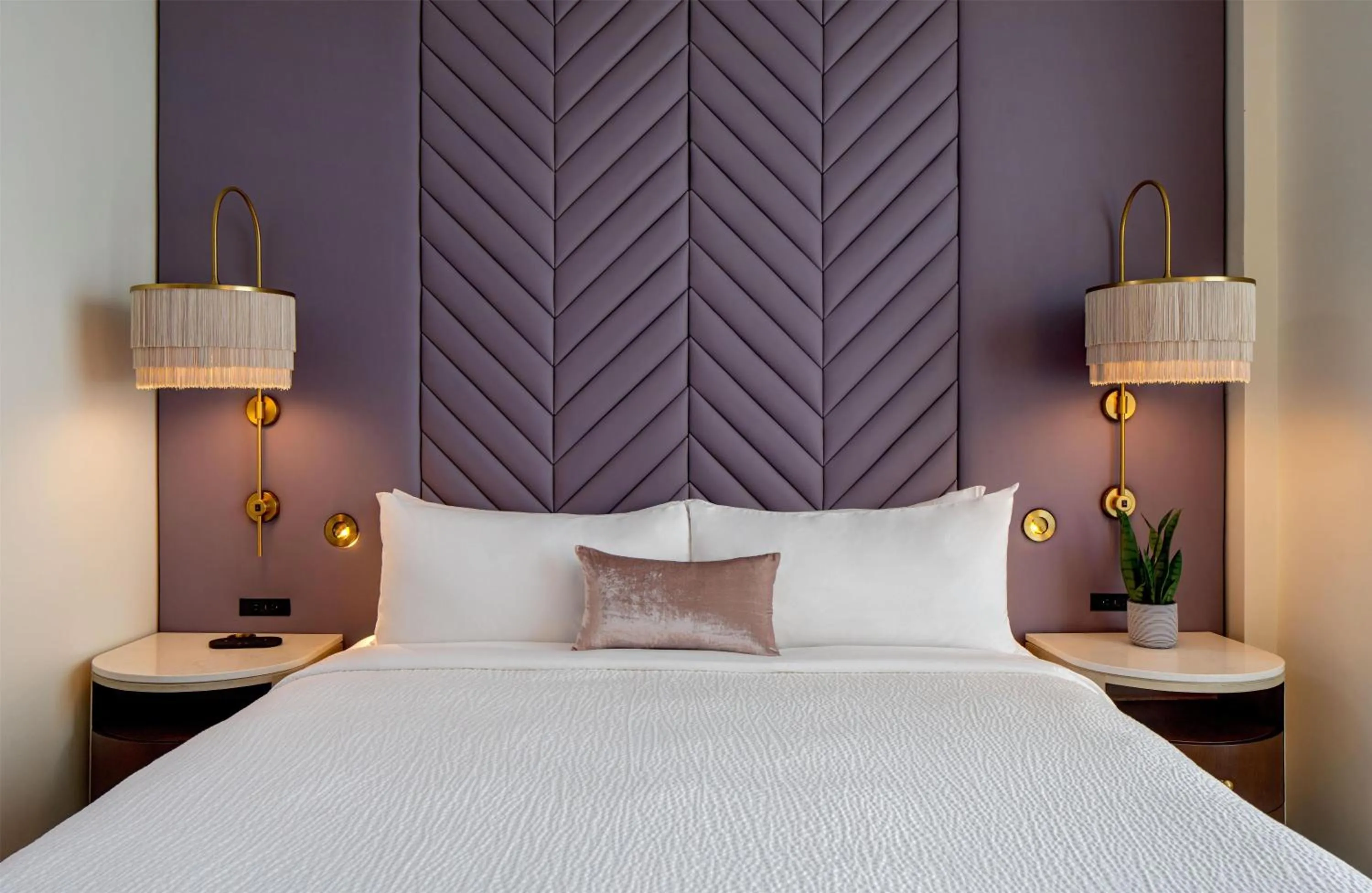 Bed in Tempo By Hilton Nashville Downtown