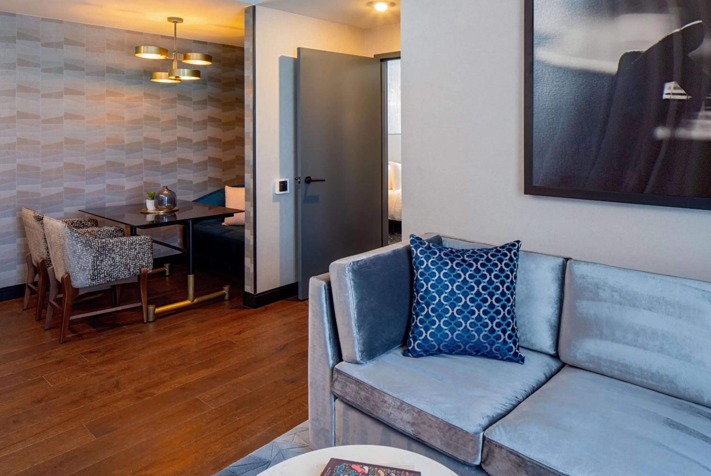 Living room in Tempo By Hilton Nashville Downtown