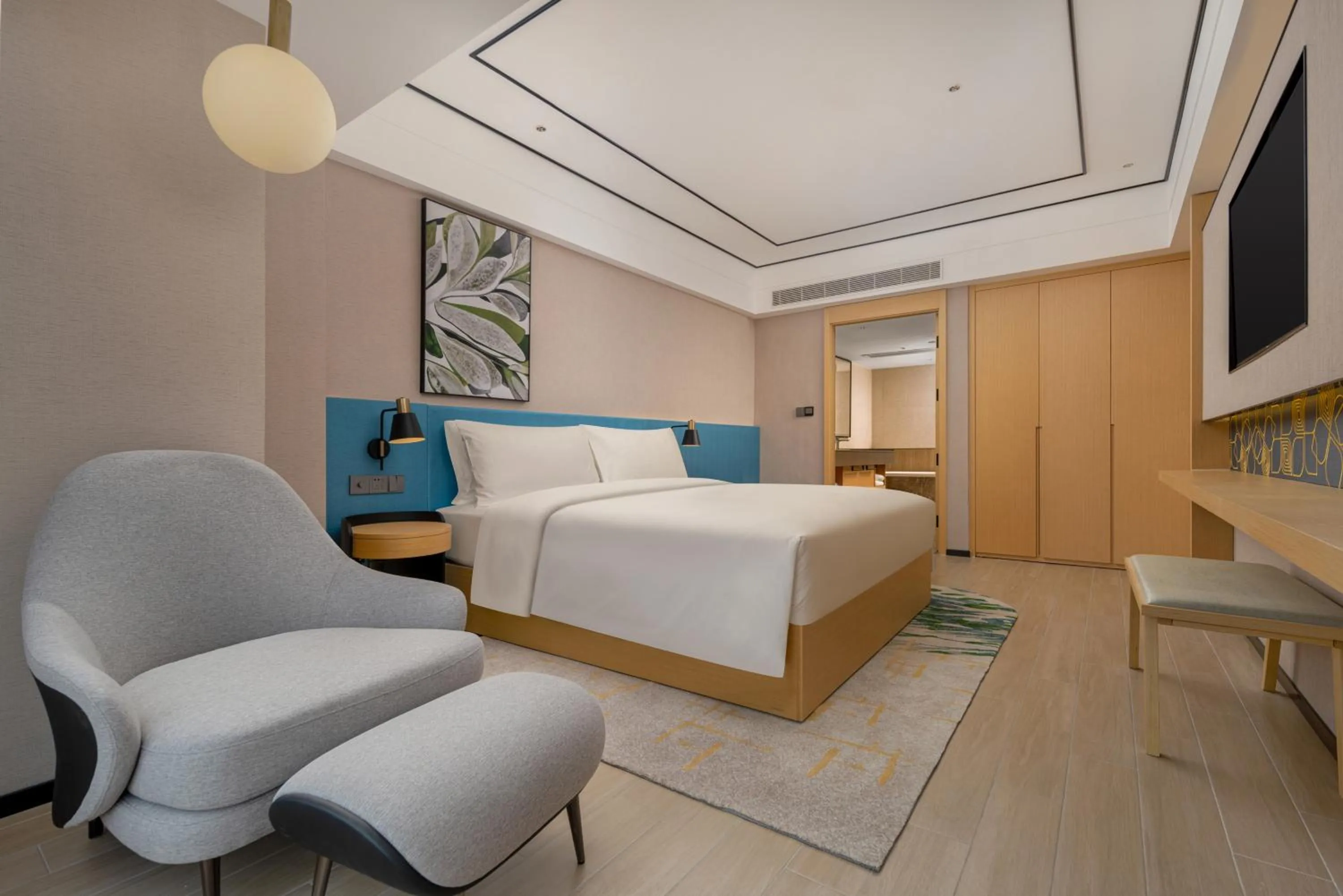 Photo of the whole room, Bed in Hilton Garden Inn Guangzhou Airport Aerotropolis - Free shuttle to Airport