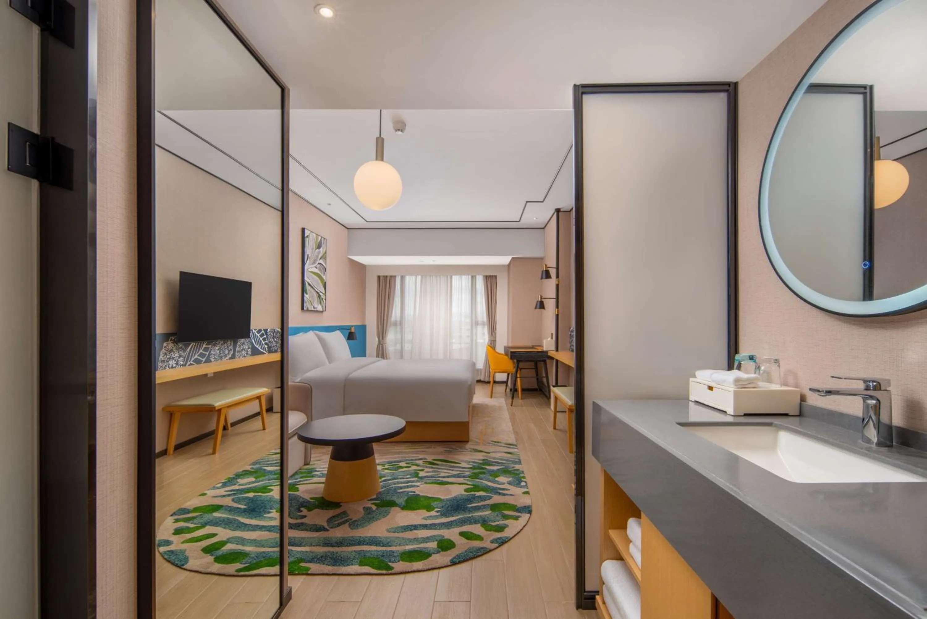 Bedroom, Bed in Hilton Garden Inn Guangzhou Airport Aerotropolis - Free shuttle to Airport