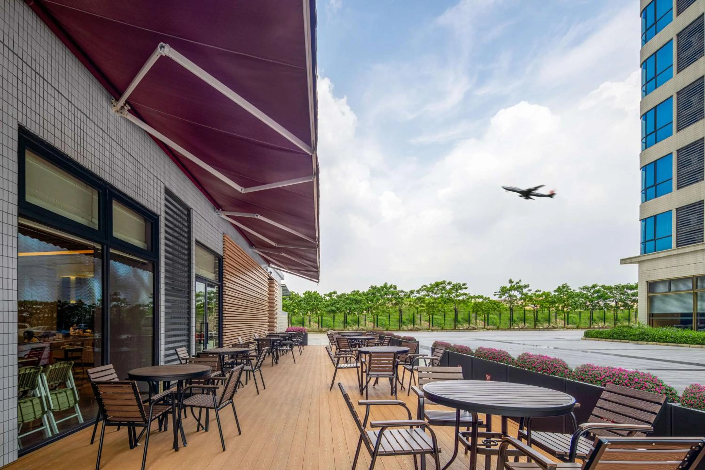 Patio in Hilton Garden Inn Guangzhou Airport Aerotropolis - Free shuttle to Airport