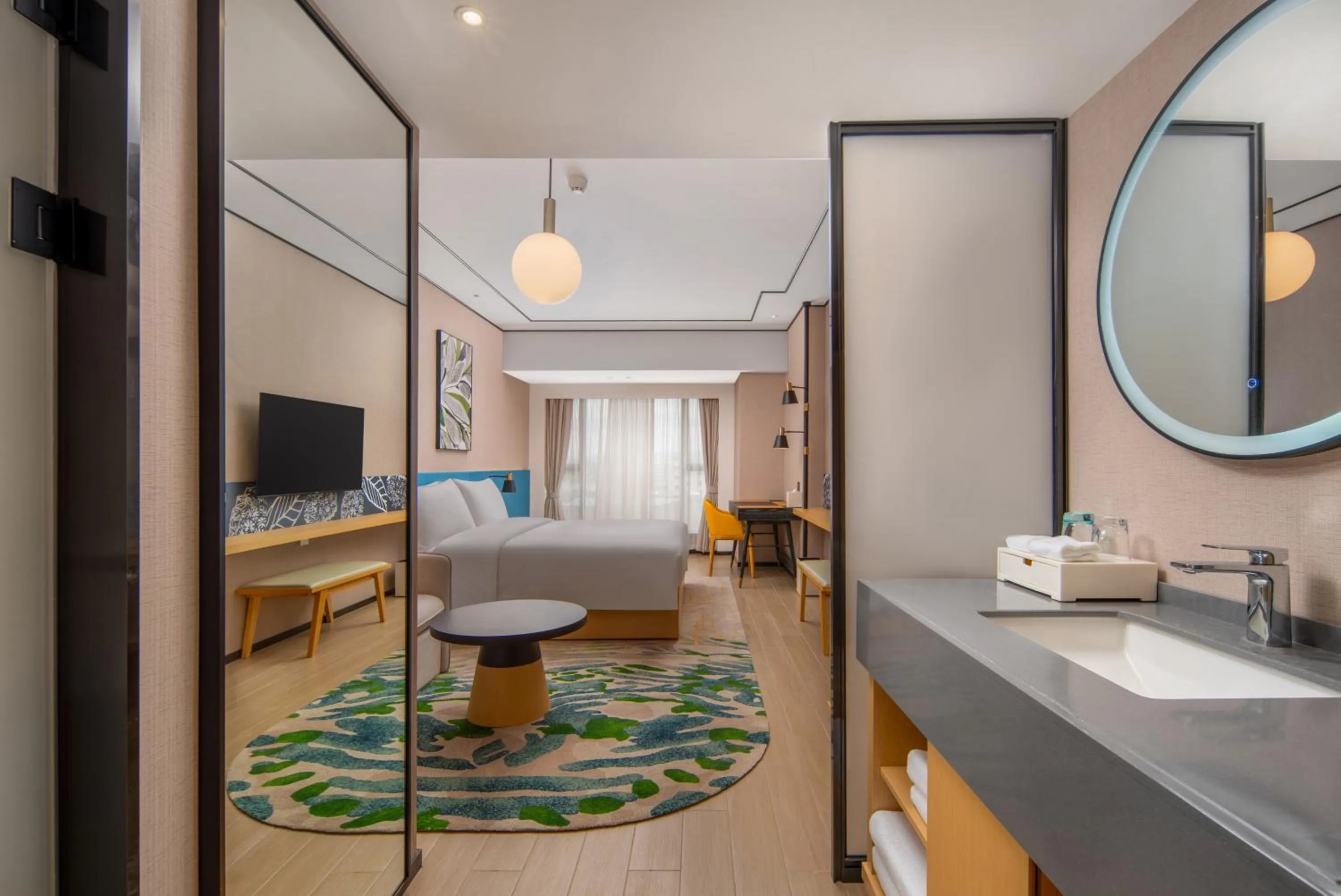 Bedroom, Bed in Hilton Garden Inn Guangzhou Airport Aerotropolis - Free shuttle to Airport