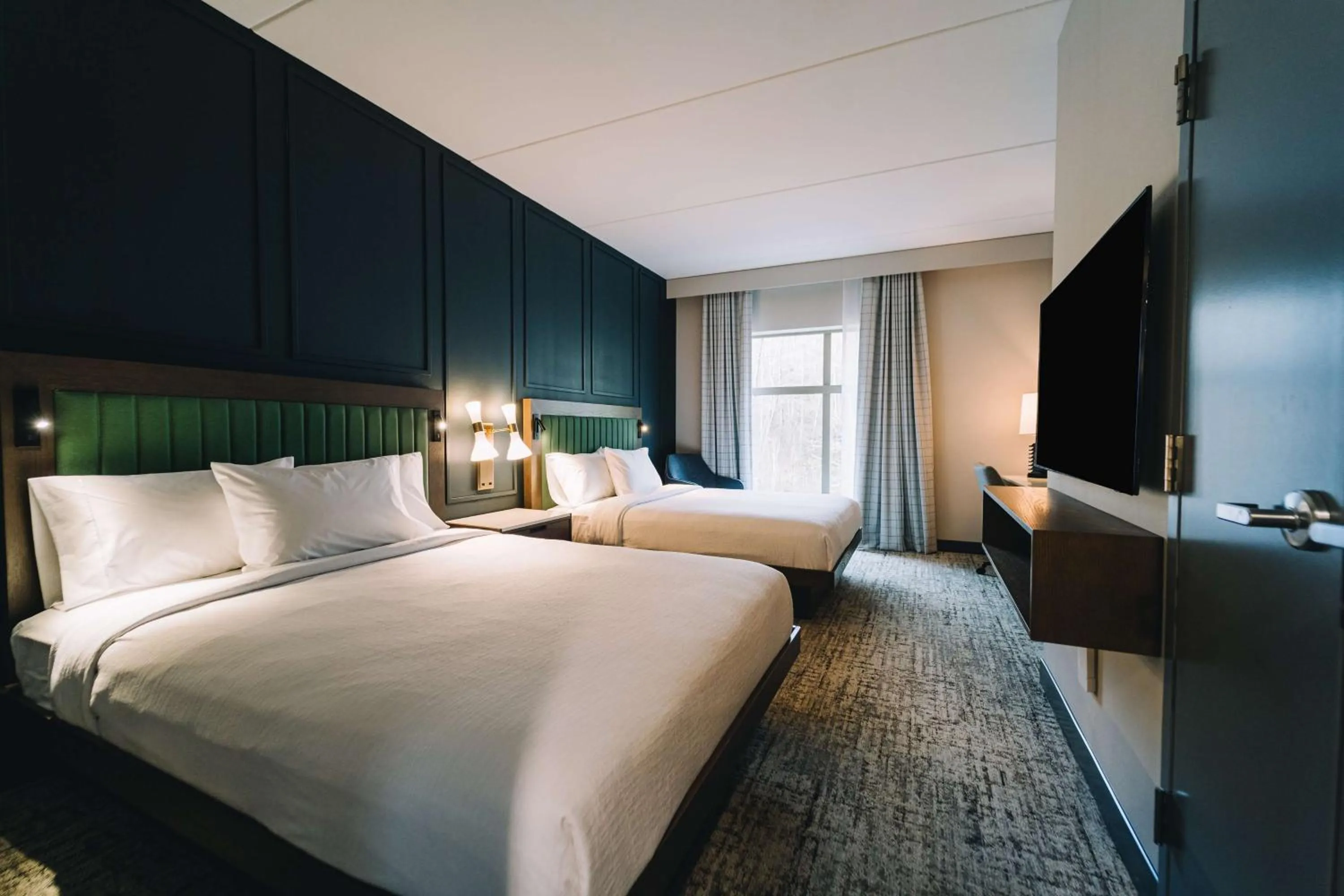 Bed in Embassy Suites By Hilton Gatlinburg Resort