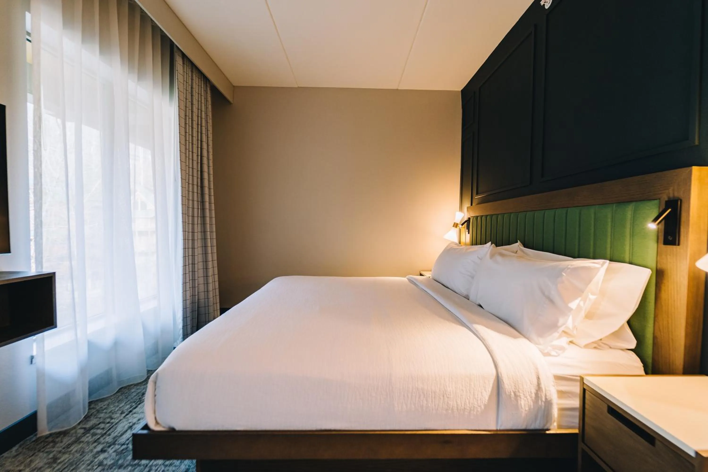 Bed in Embassy Suites By Hilton Gatlinburg Resort