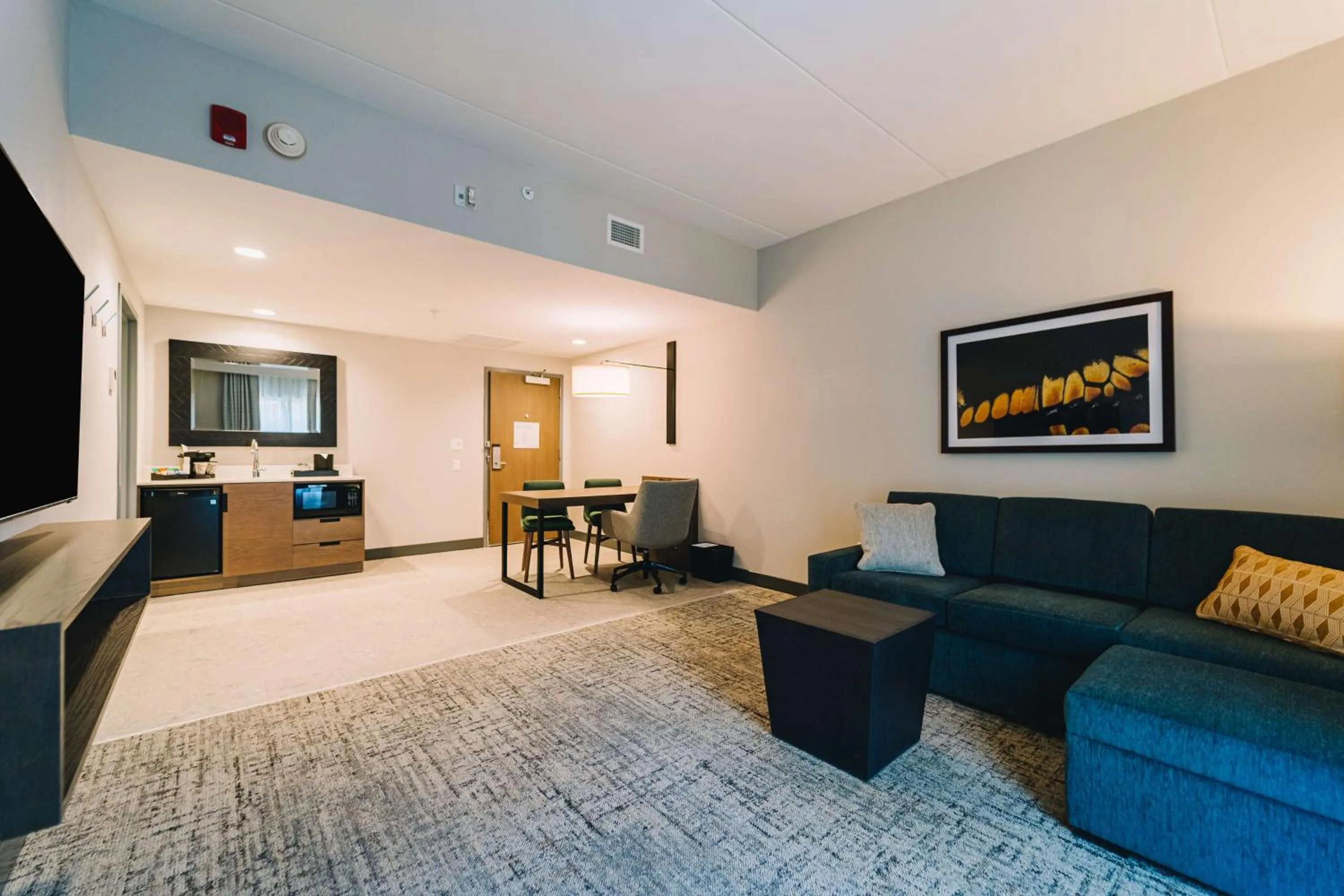 Living room in Embassy Suites By Hilton Gatlinburg Resort