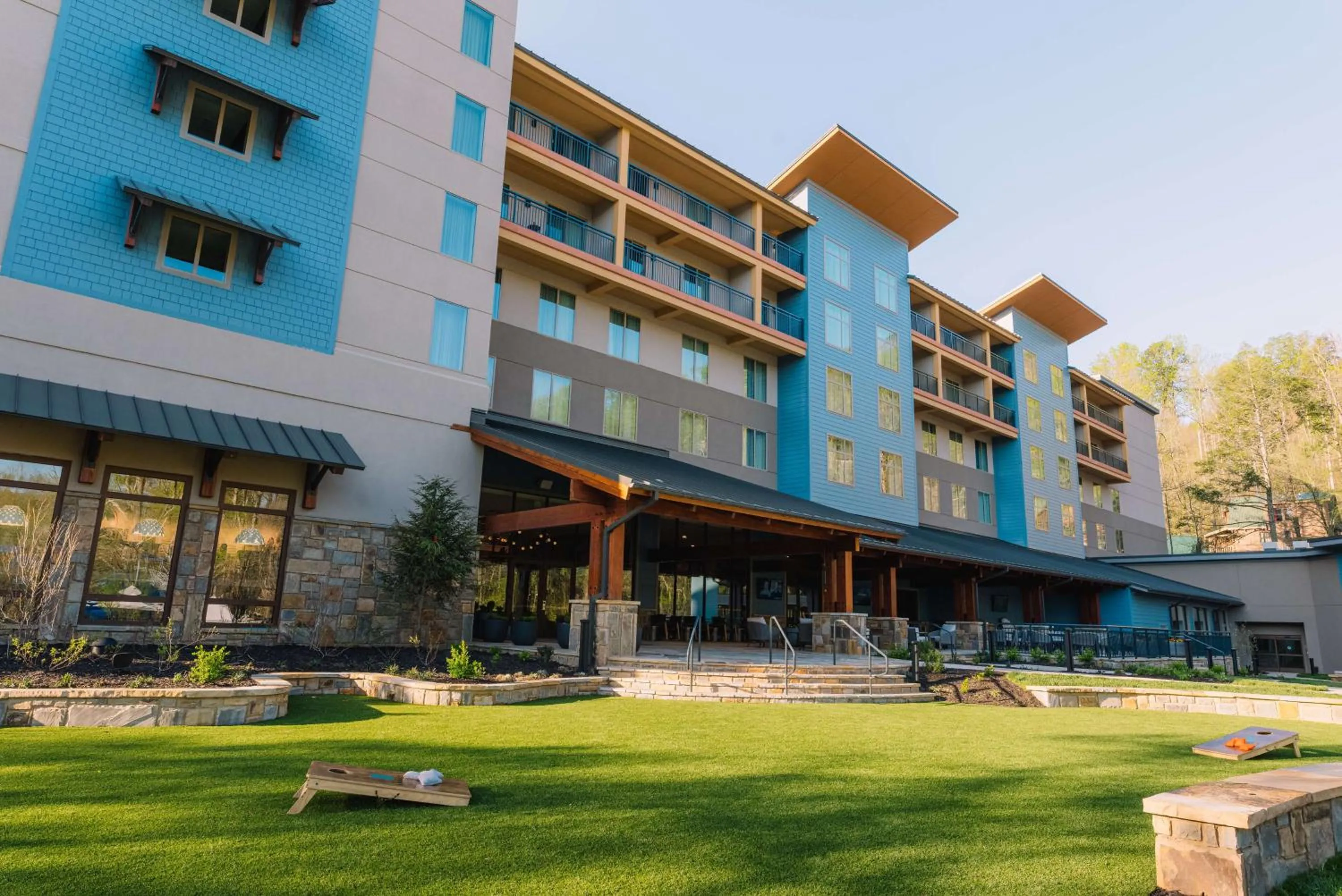 Property building in Embassy Suites By Hilton Gatlinburg Resort