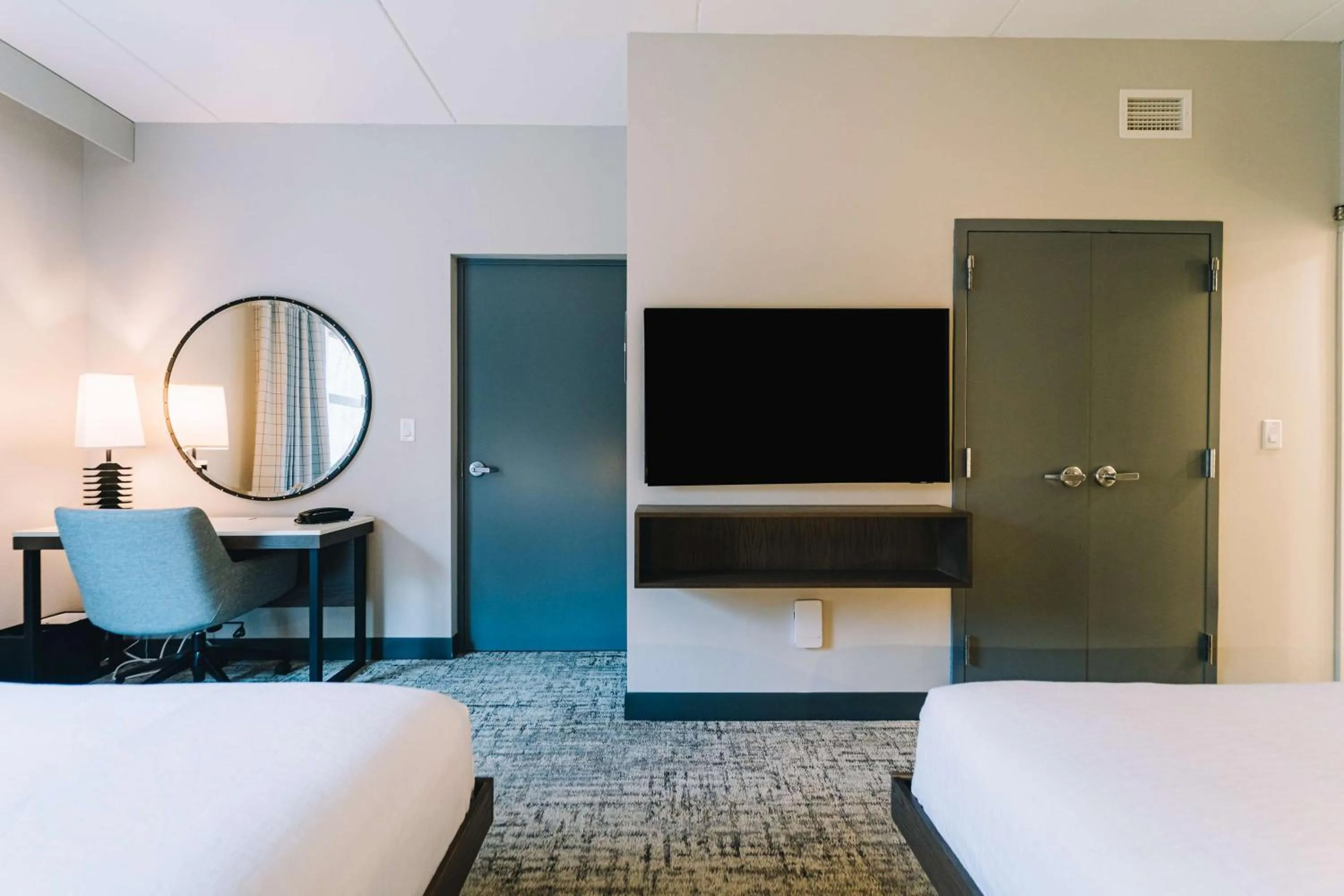 Bedroom, Bed in Embassy Suites By Hilton Gatlinburg Resort