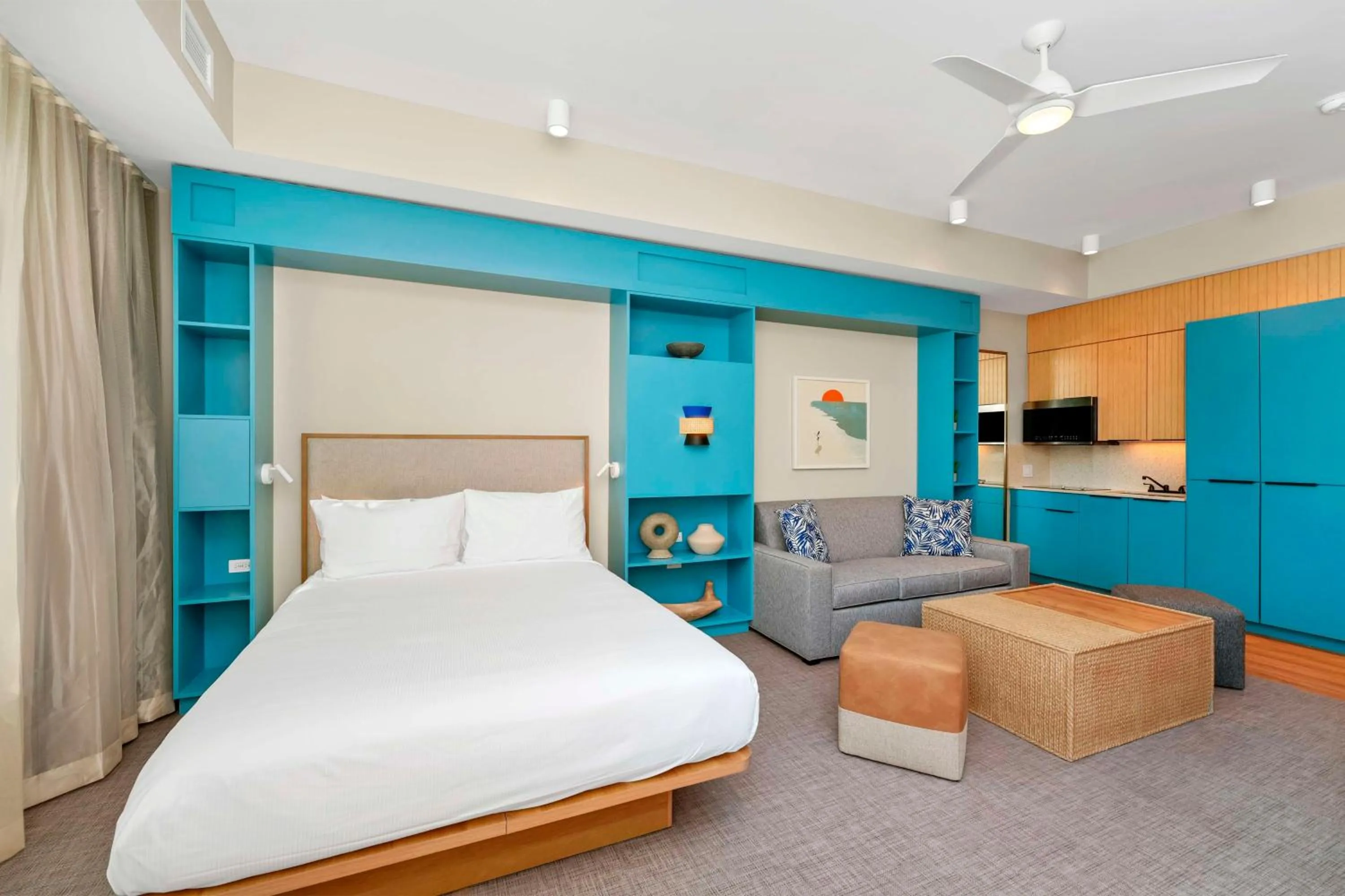 Living room, Bed in Embassy Suites By Hilton Orlando Sunset Walk