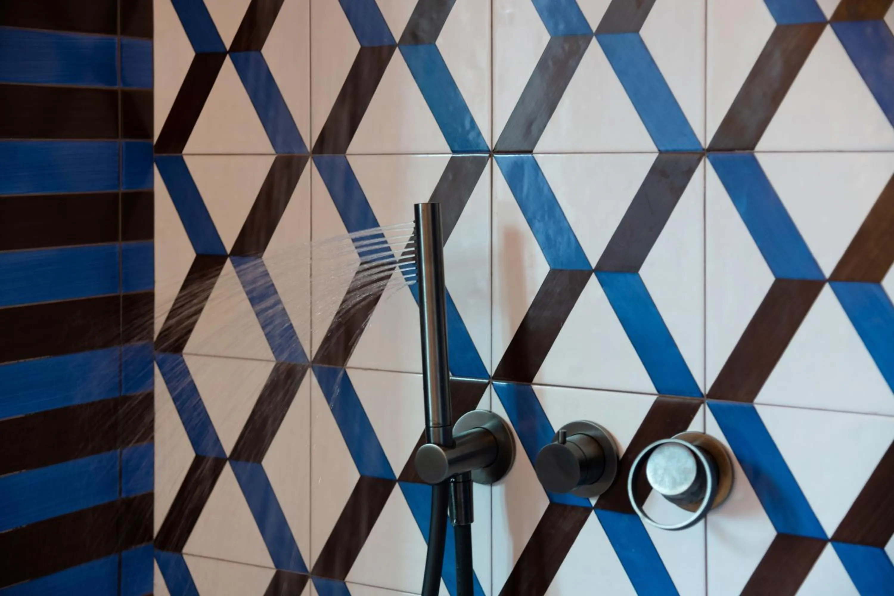 Shower in Gargiulo Resort