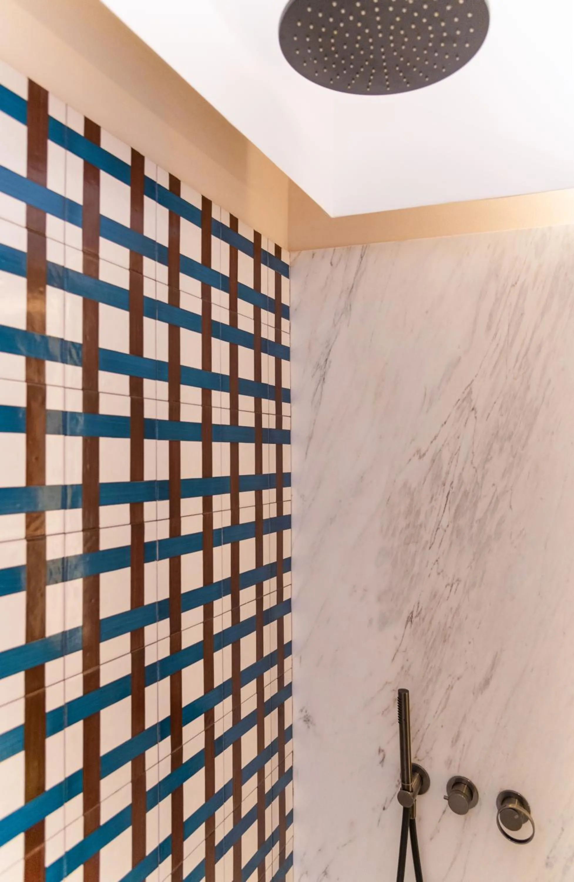 Shower in Gargiulo Resort