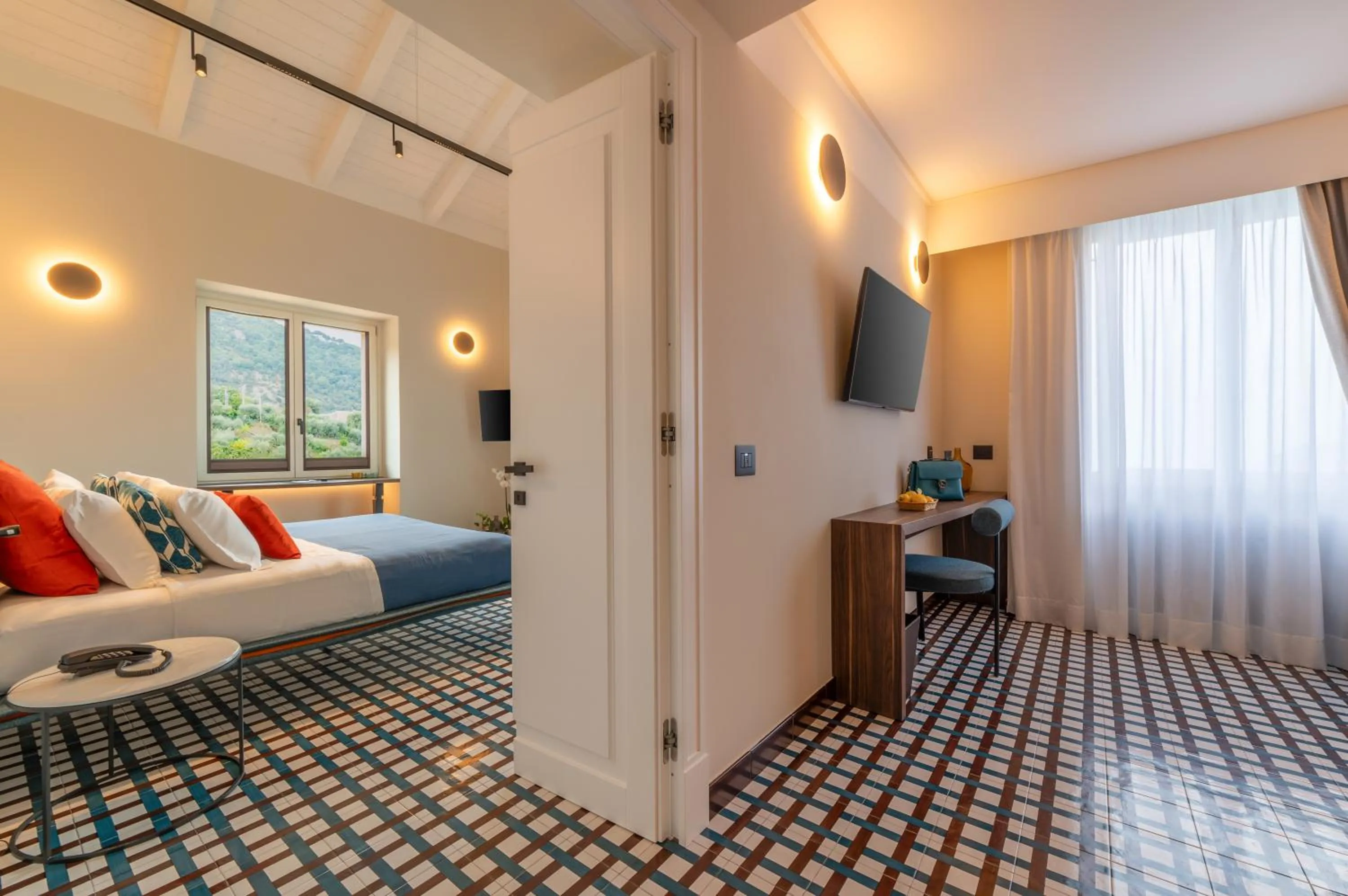 TV and multimedia, Bed in Gargiulo Resort