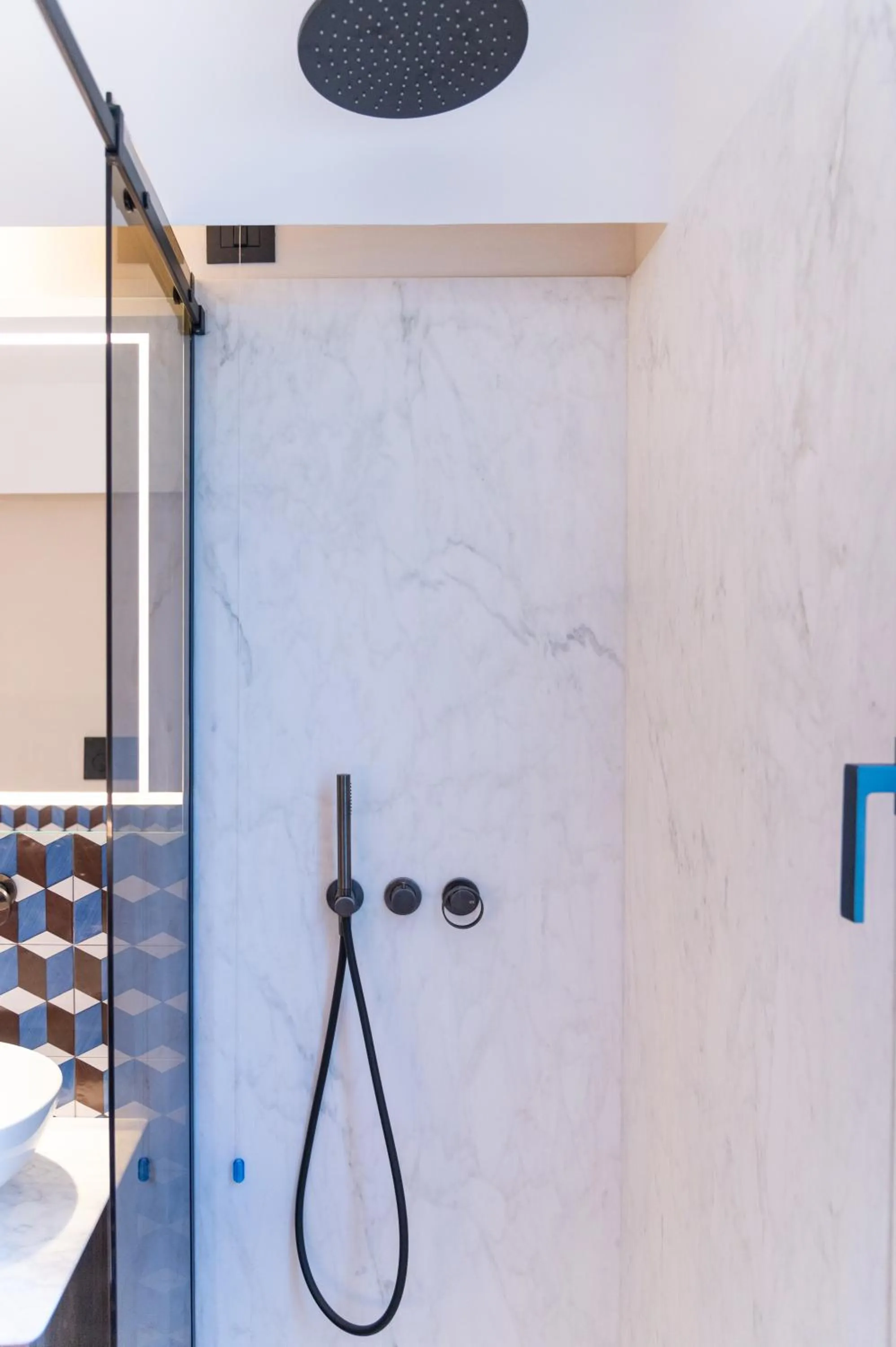 Shower in Gargiulo Resort