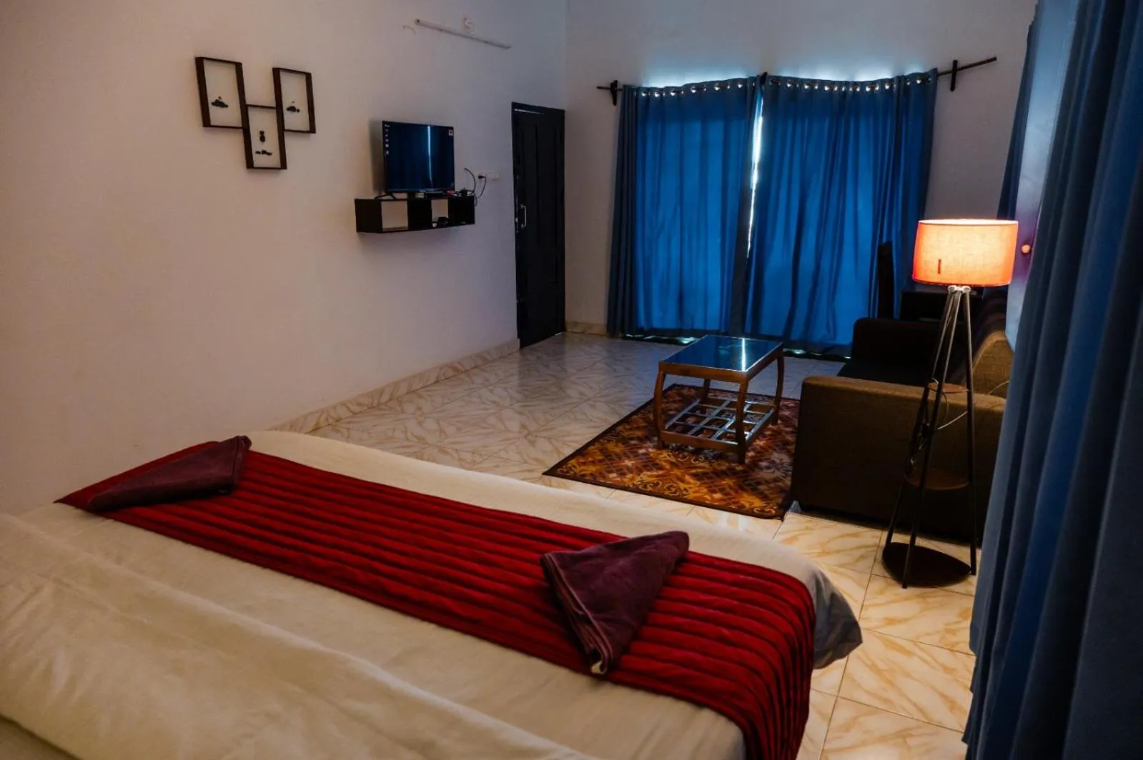 Bed in Sky Frame Beach Resort