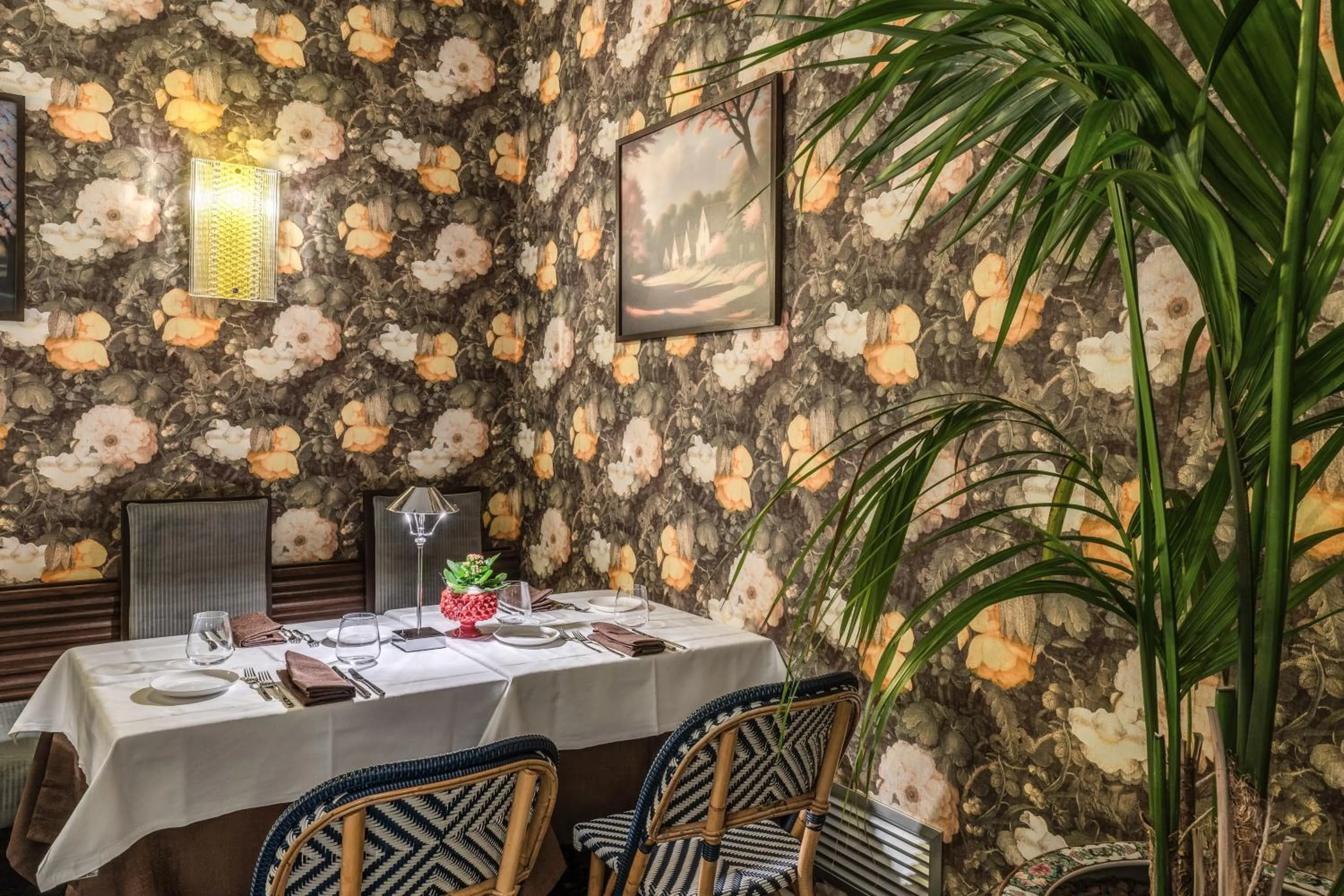 Restaurant/places to eat in TB Place Roma