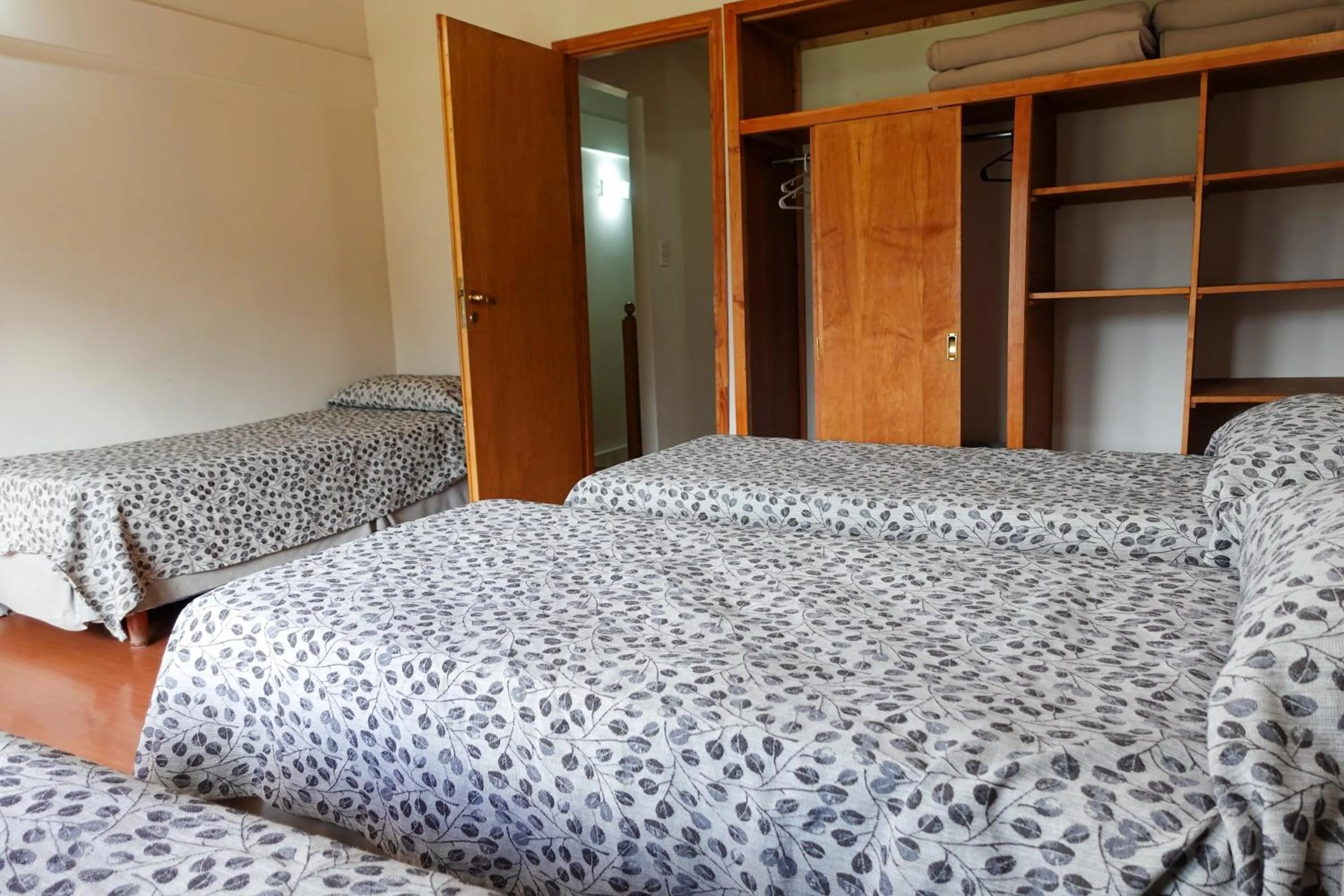 Text overlay, Bed in Choconcito Apart Hotel