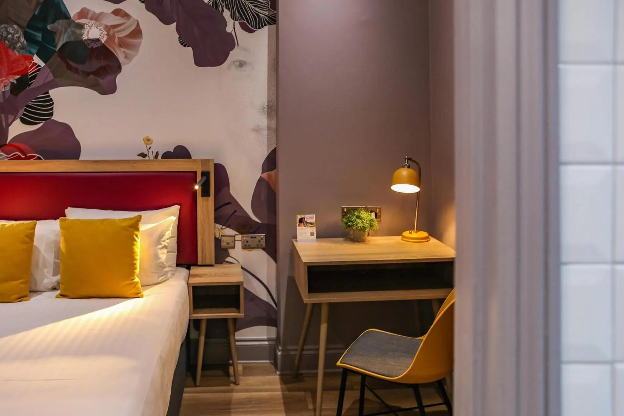 Bedroom, Bed in Comfort Inn Victoria