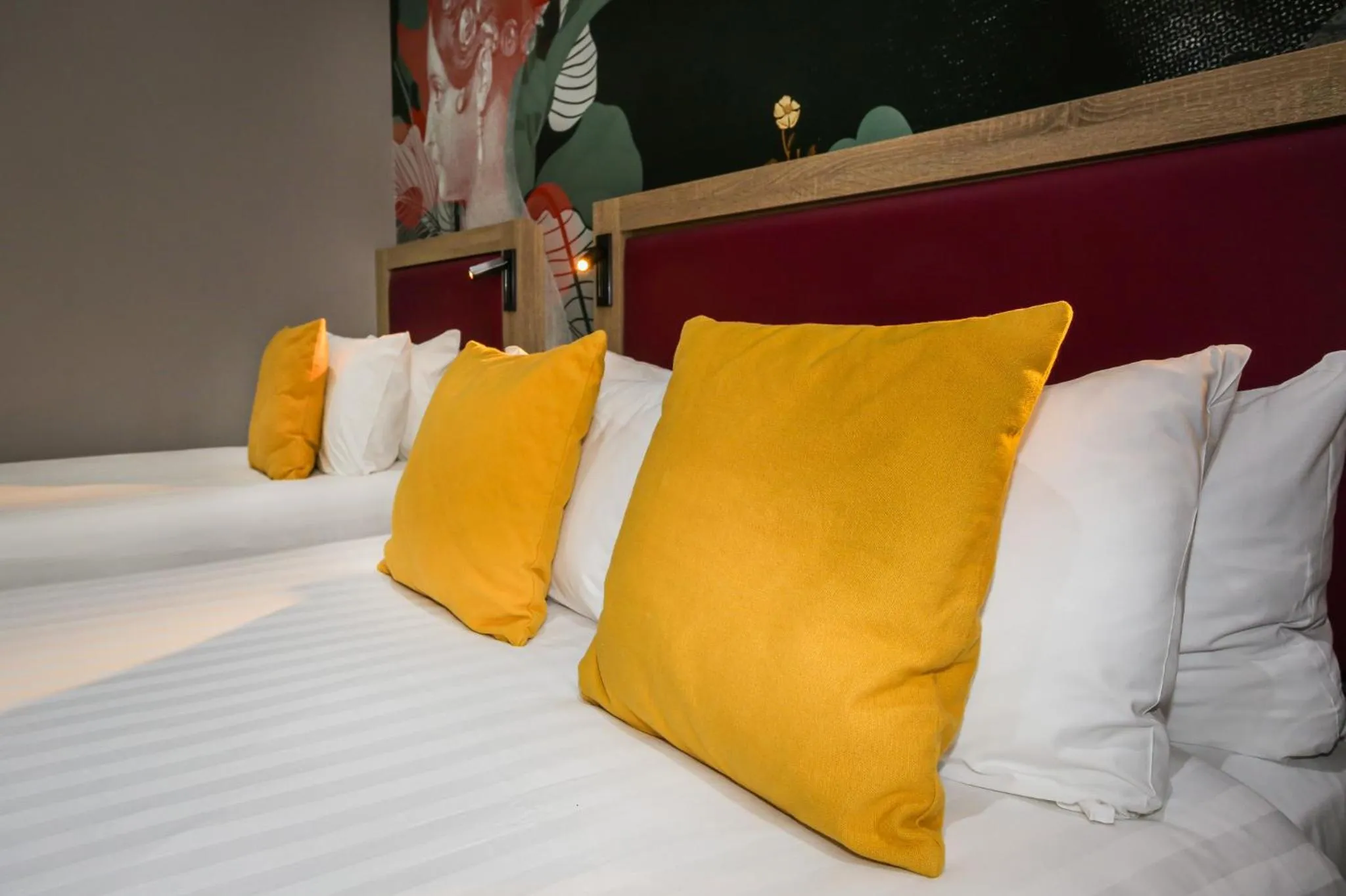 Bed in Comfort Inn Victoria