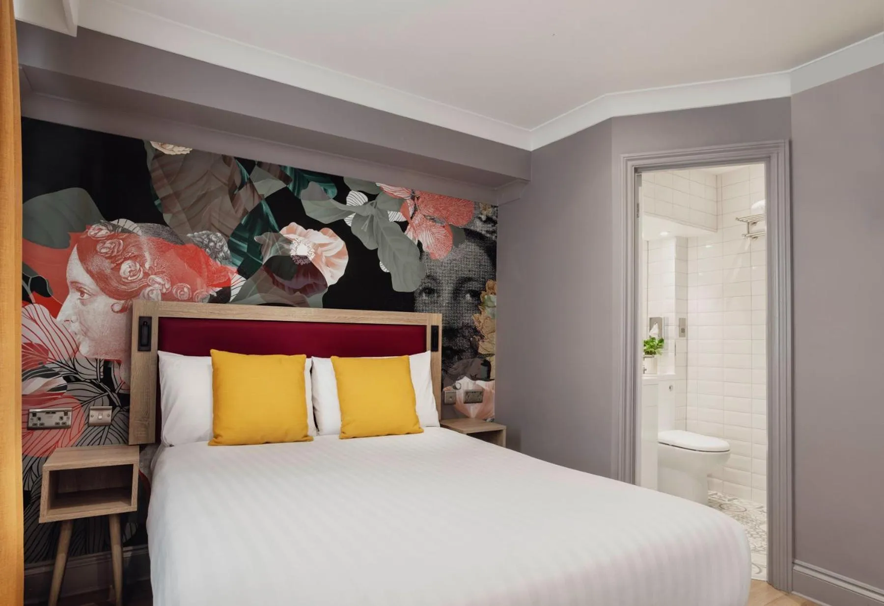 Bed in Comfort Inn Victoria