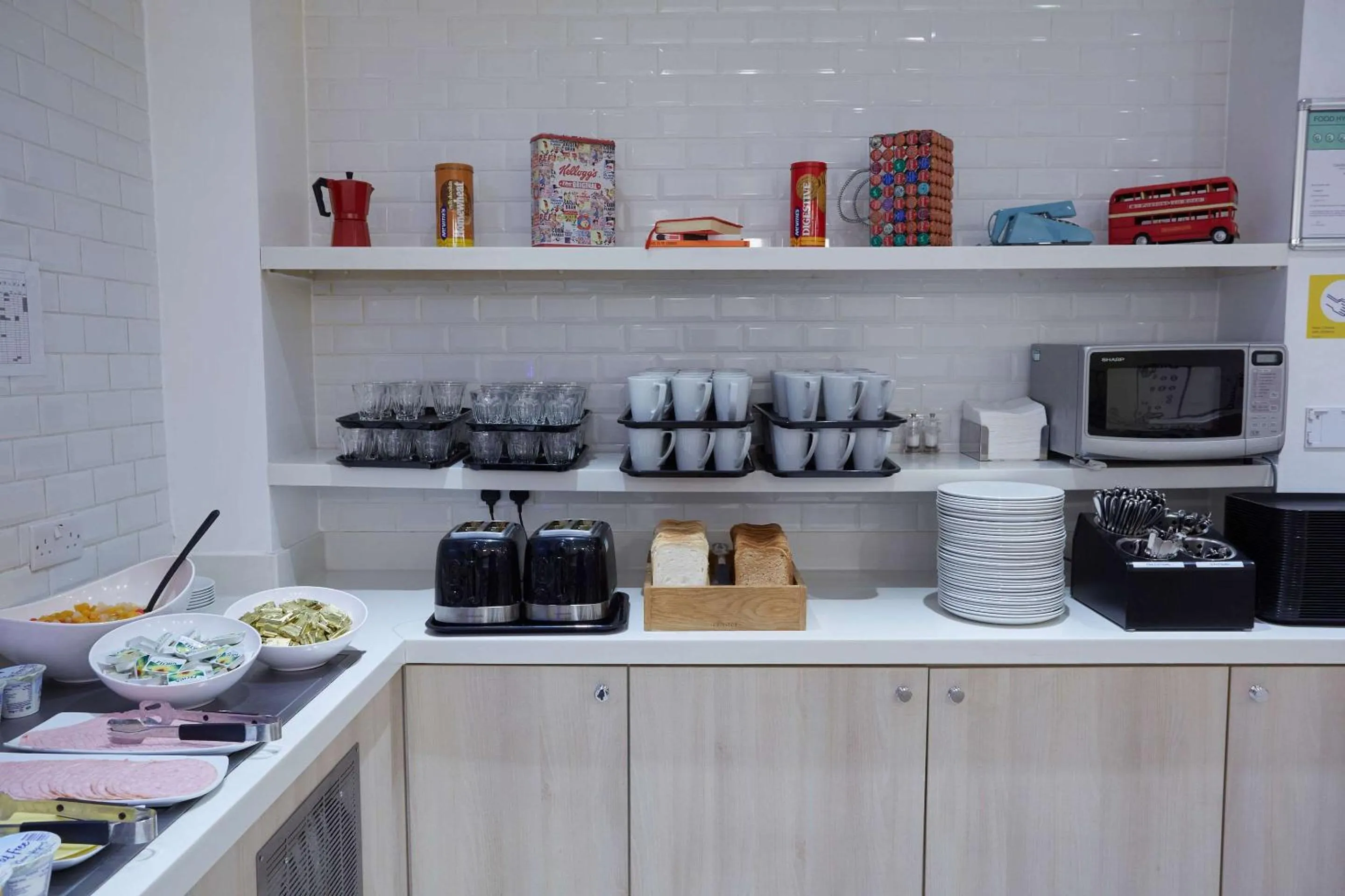 Breakfast in Comfort Inn Victoria