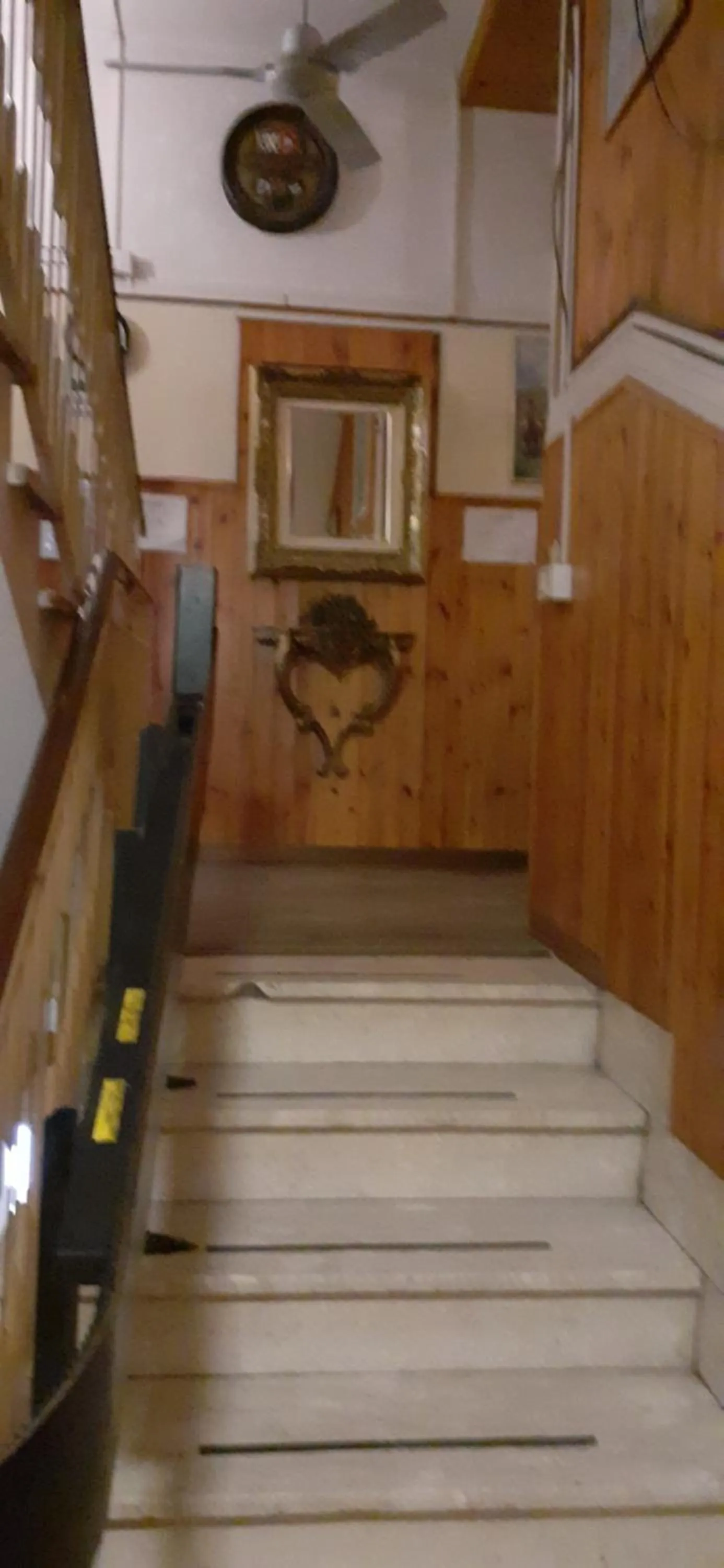 Text overlay in Albergo Da Peppino