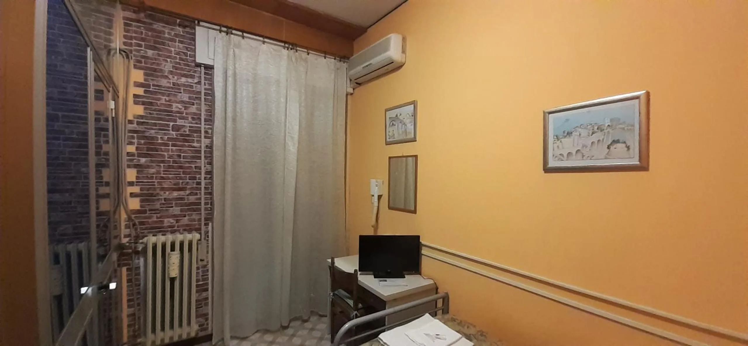 Bedroom, TV/Entertainment Center in Albergo Da Peppino