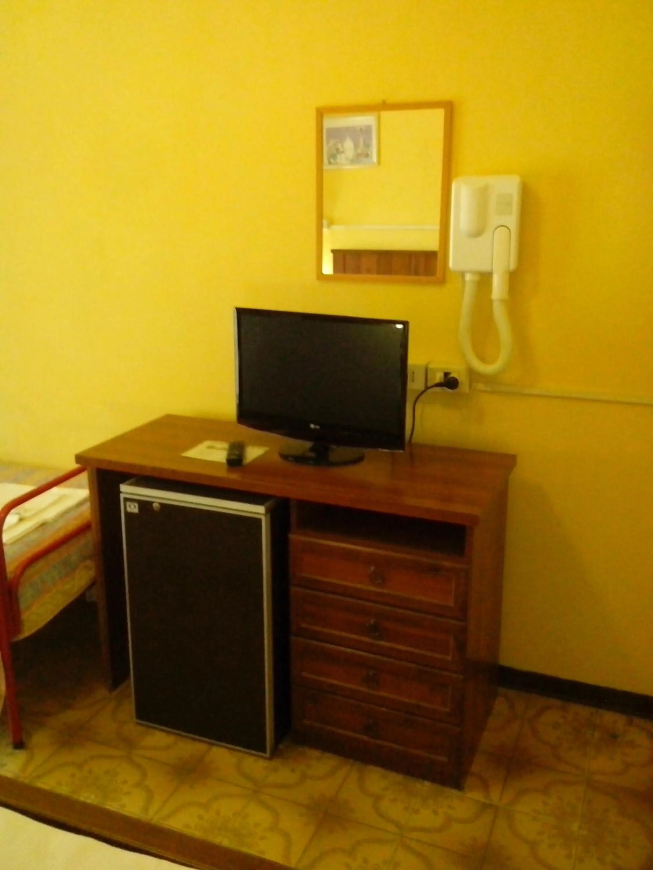 Decorative detail, TV/Entertainment Center in Albergo Da Peppino