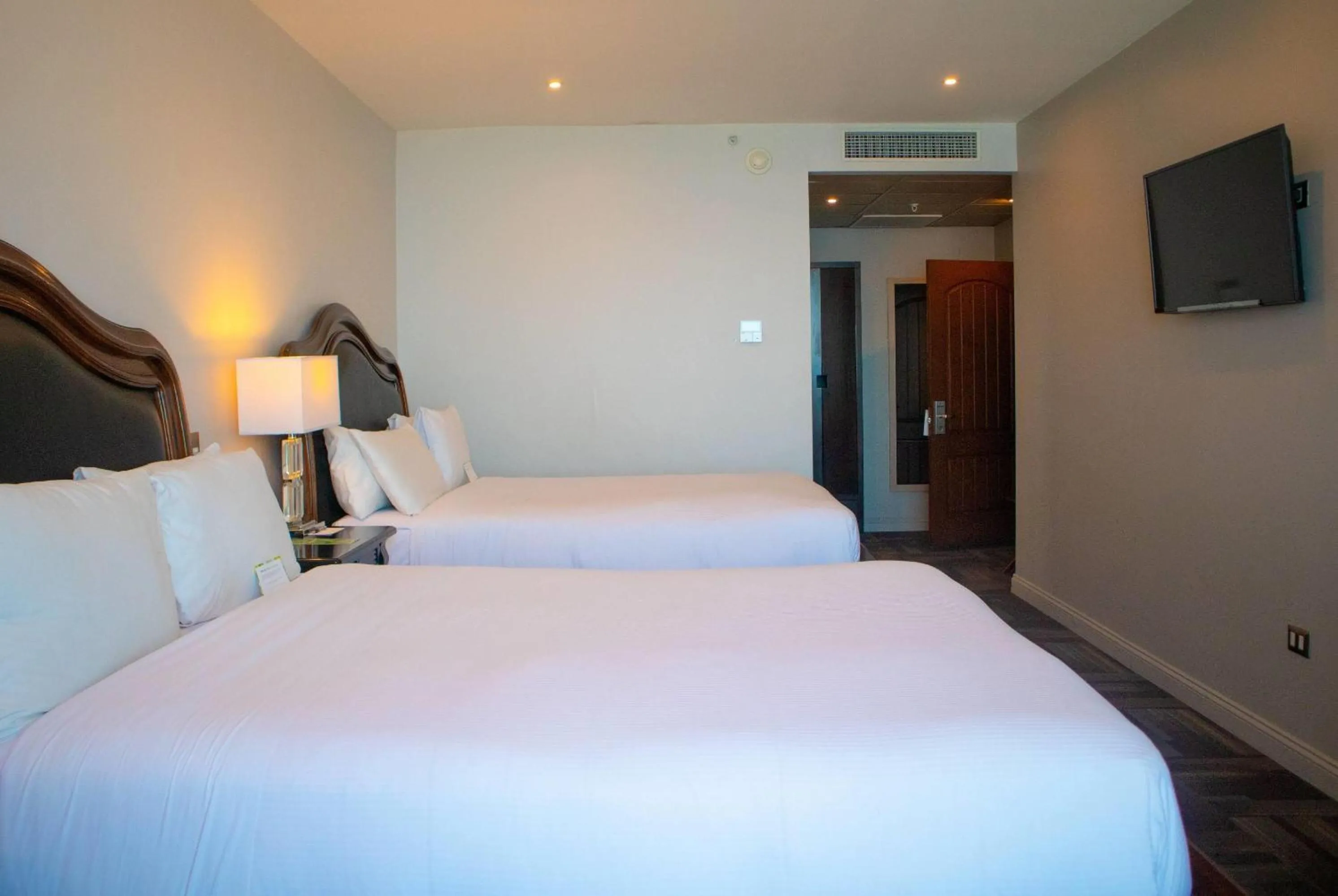 Photo of the whole room, Bed in Wyndham Garden Antofagasta Pettra